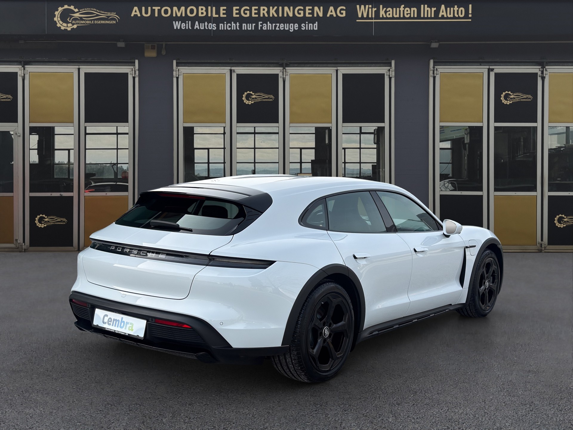 PORSCHE Taycan Cross Turismo 4-image-4