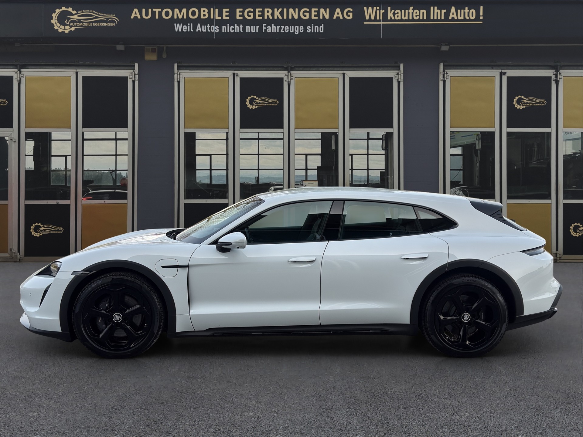 PORSCHE Taycan Cross Turismo 4-image-7