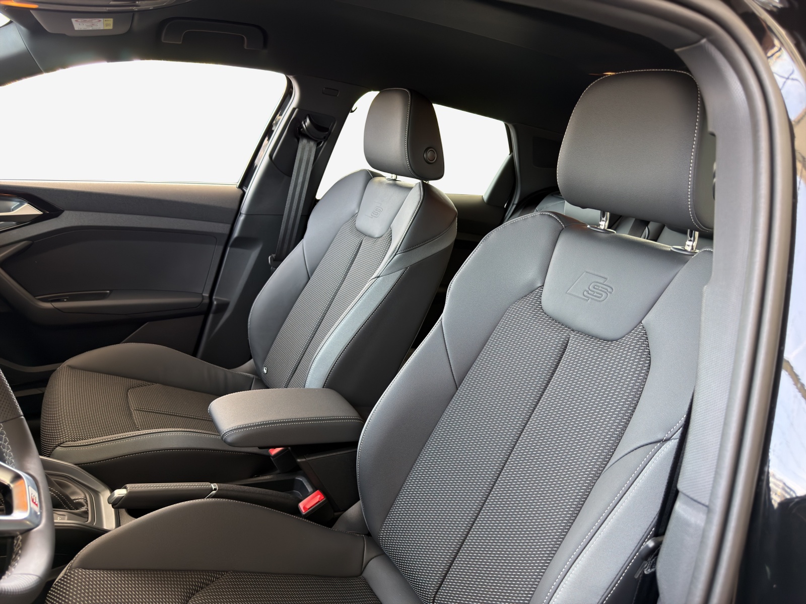 AUDI A1 Sportback 30 TFSI Attraction S-tronic-image-14