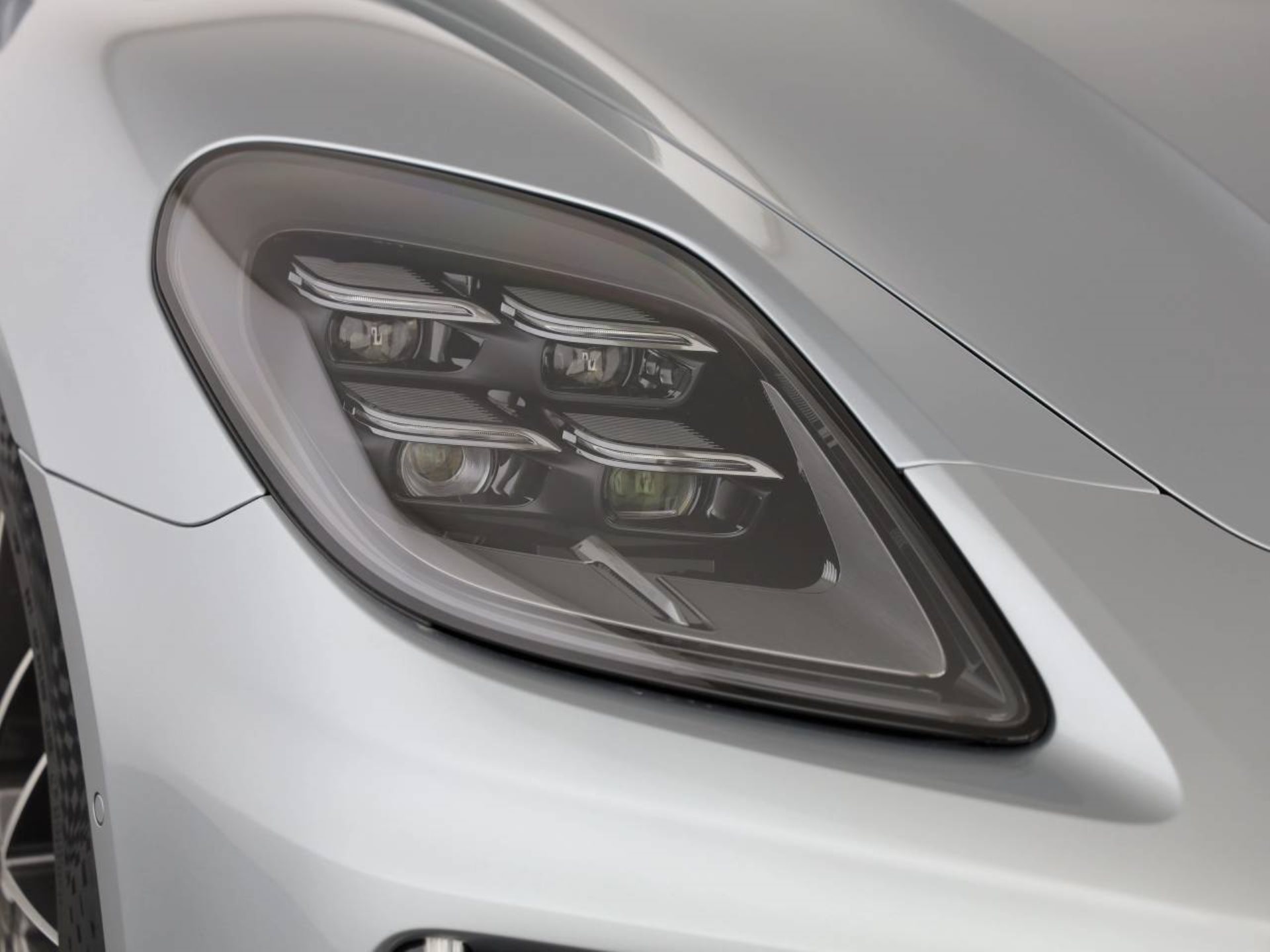 PORSCHE Panamera 4S E-Hybrid-image-8