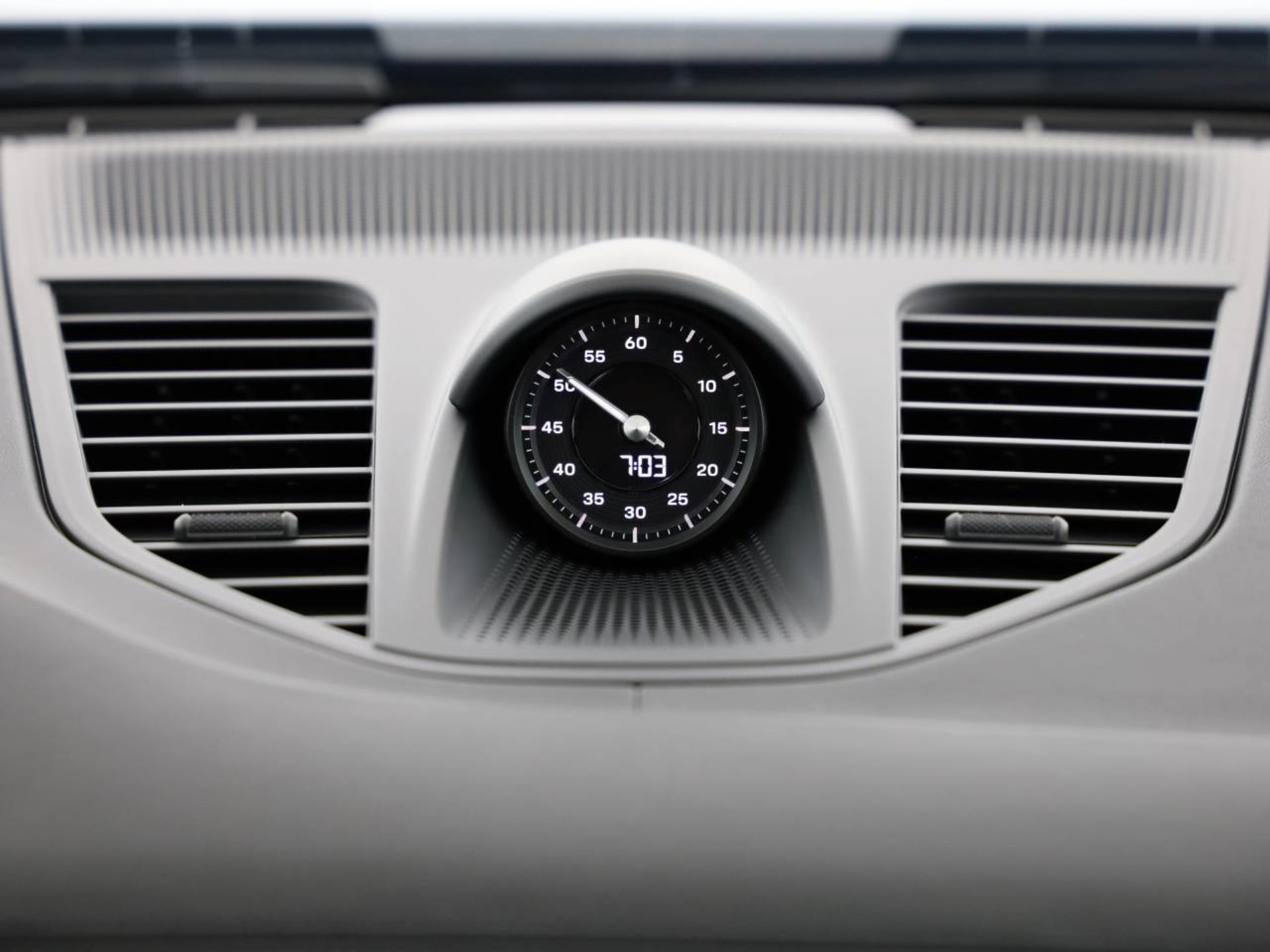 PORSCHE Panamera 4S E-Hybrid-image-11