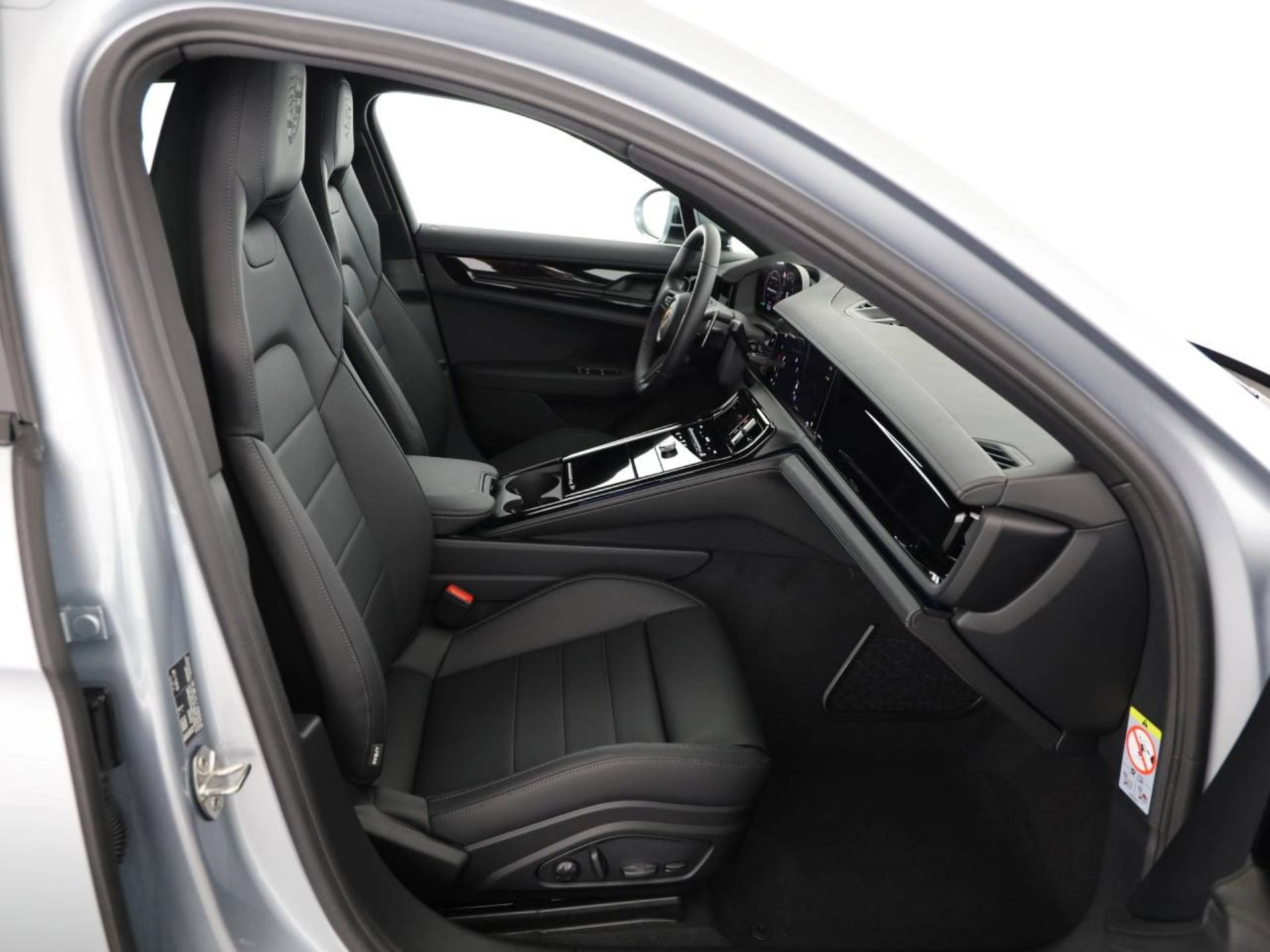PORSCHE Panamera 4S E-Hybrid-image-15