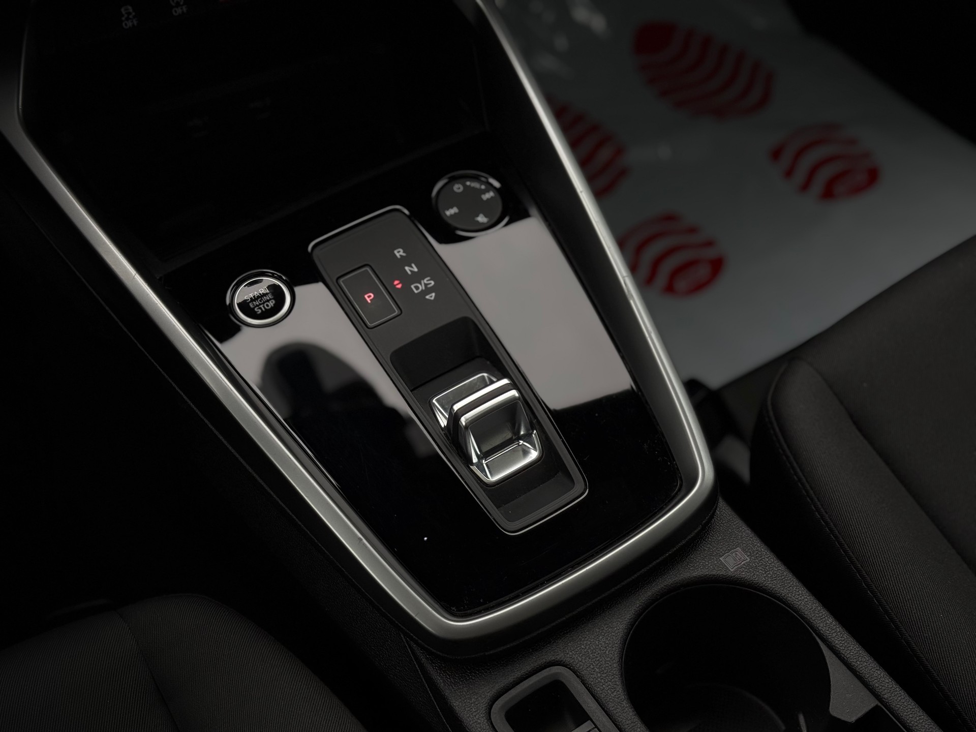 AUDI A3 Sportback 35 TFSI Attraction S-tronic-image-17