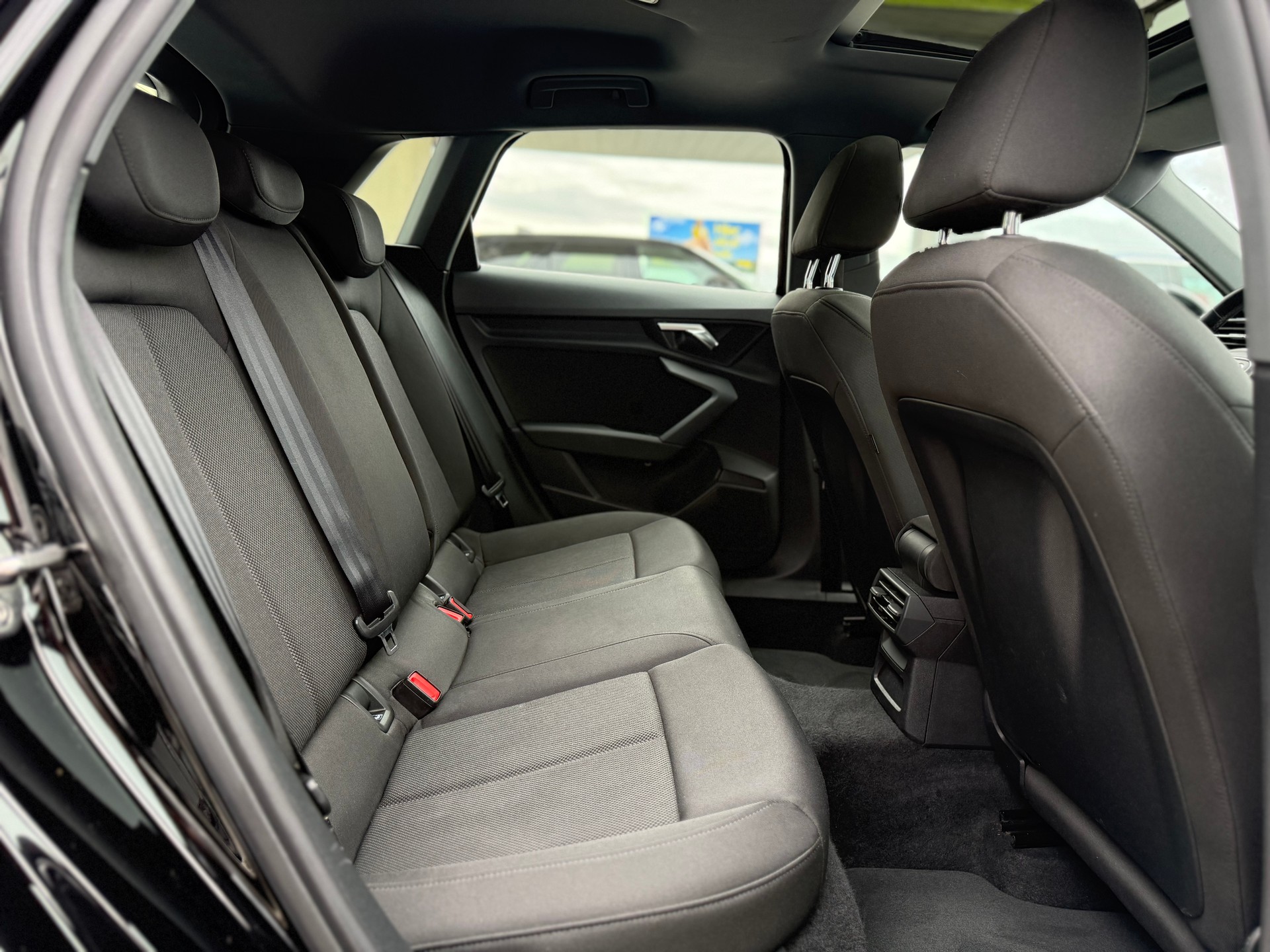 AUDI A3 Sportback 35 TFSI Attraction S-tronic-image-11