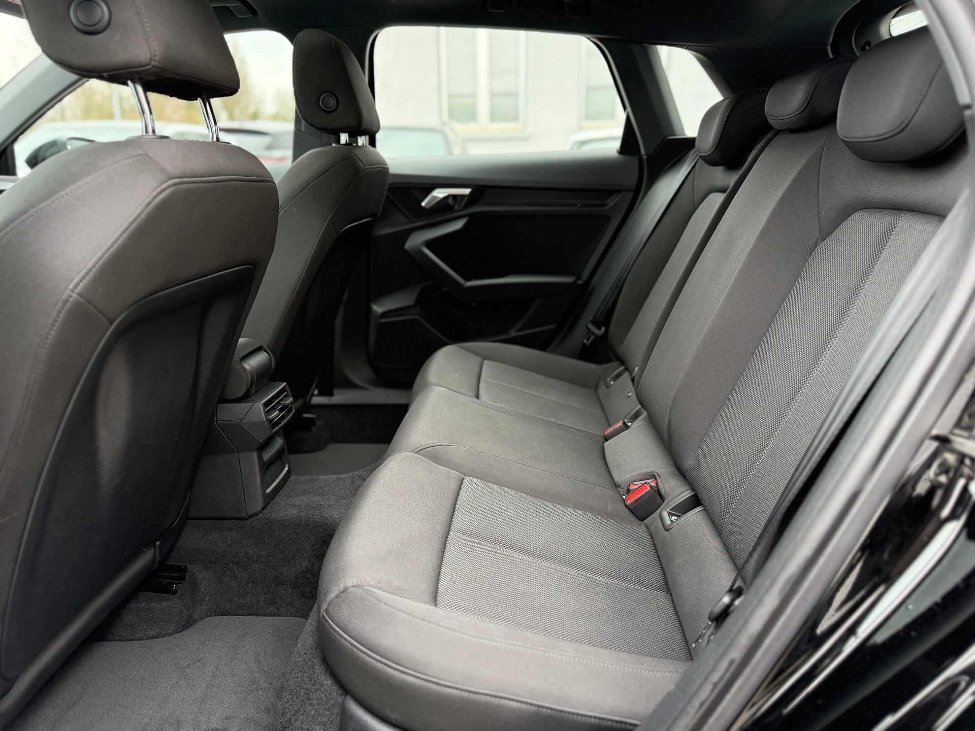 AUDI A3 Sportback 35 TFSI Attraction S-tronic-image-9