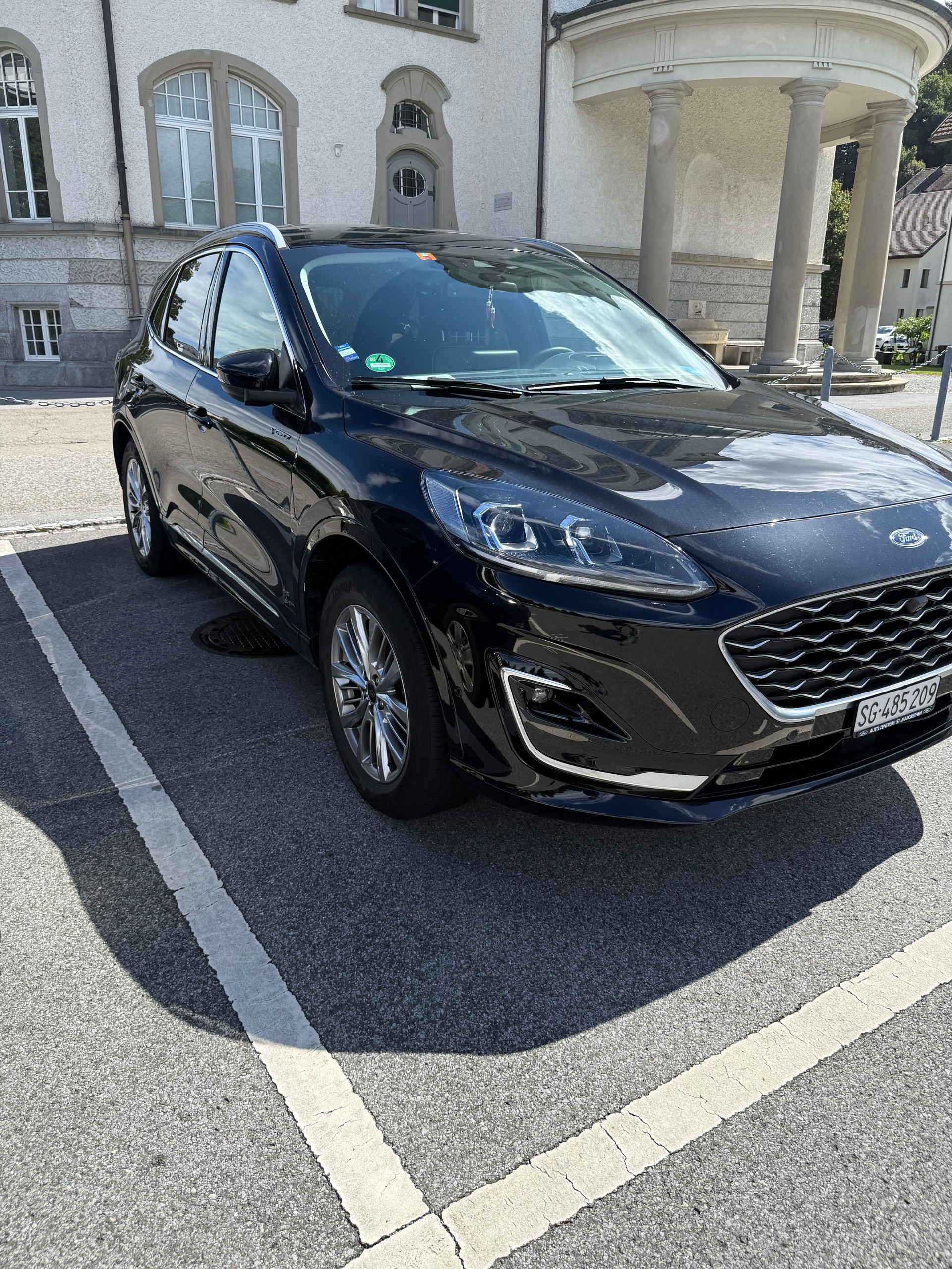 FORD Kuga 2.5 FHEV Vignale 4WD-showroom-element-3