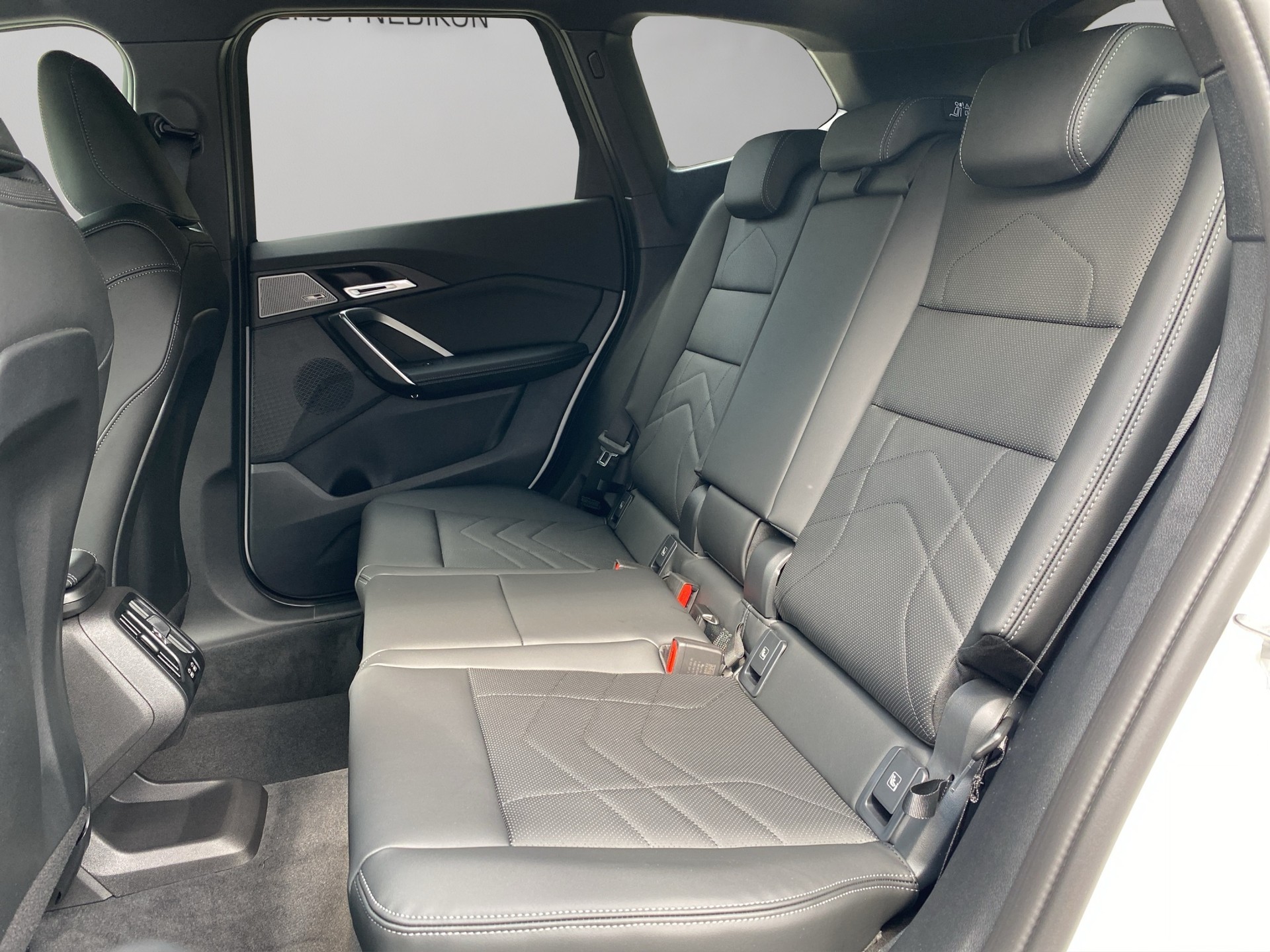 BMW X1 sDrive 18d M Sport-image-17