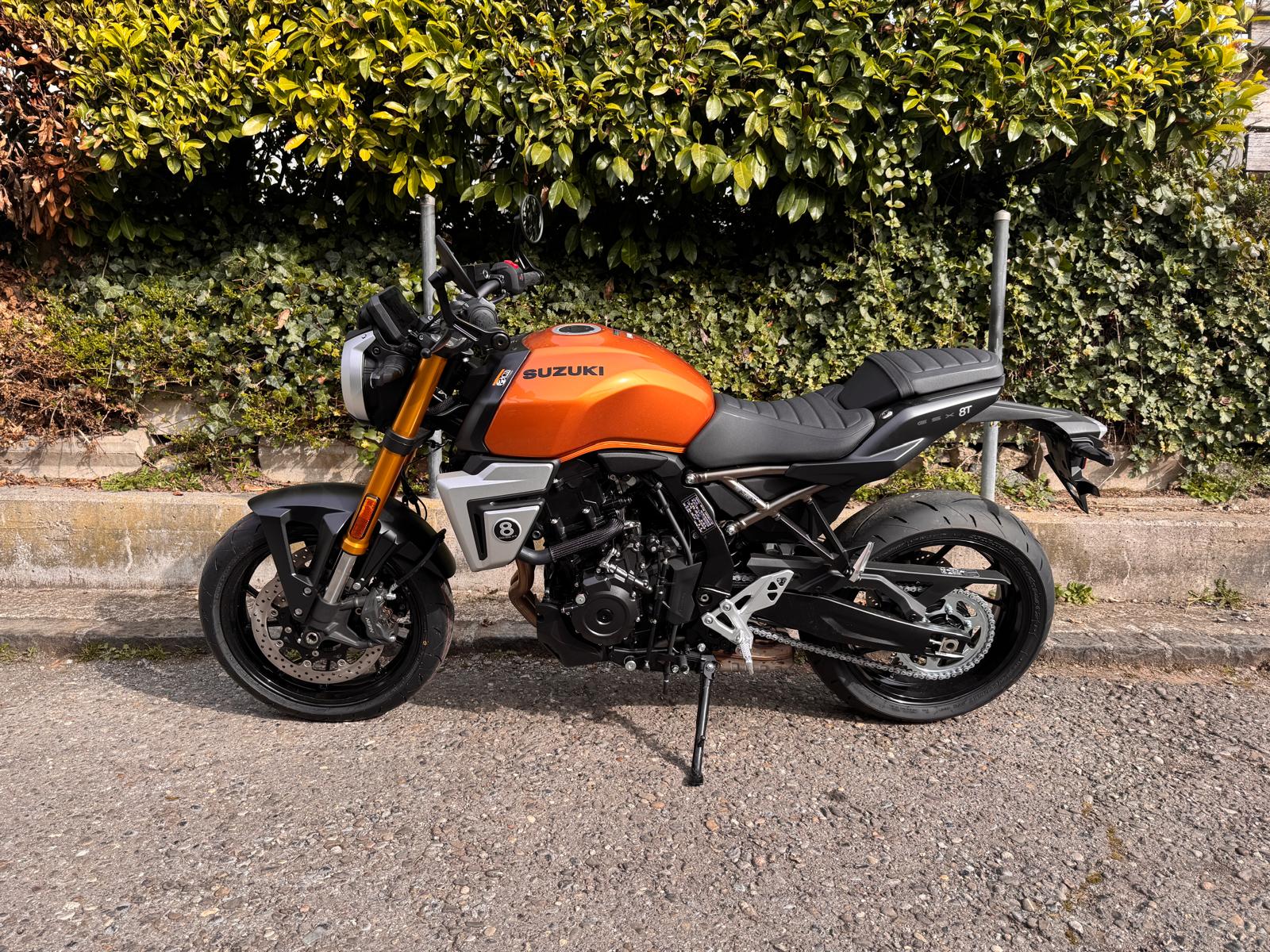 SUZUKI GSX-8T