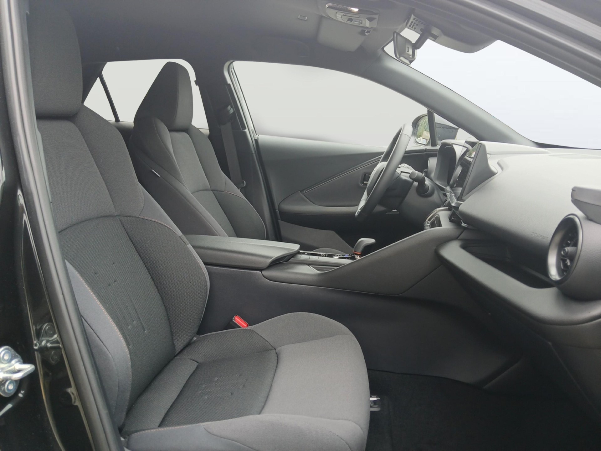 TOYOTA C-HR 2.0 HEV Trend 4x4-image-9