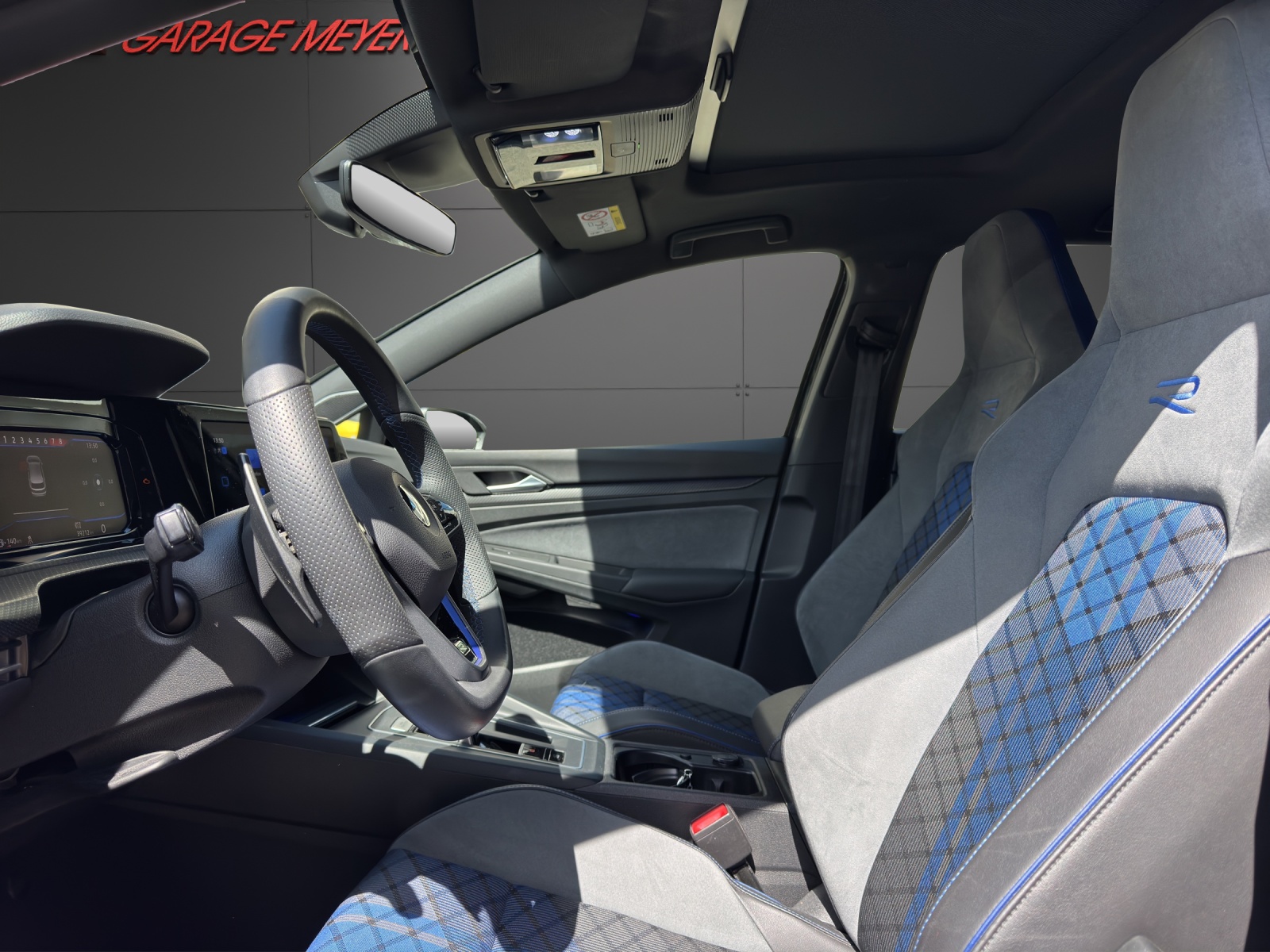 VW Golf VIII 2.0 TSI R DSG 4motion-image-12