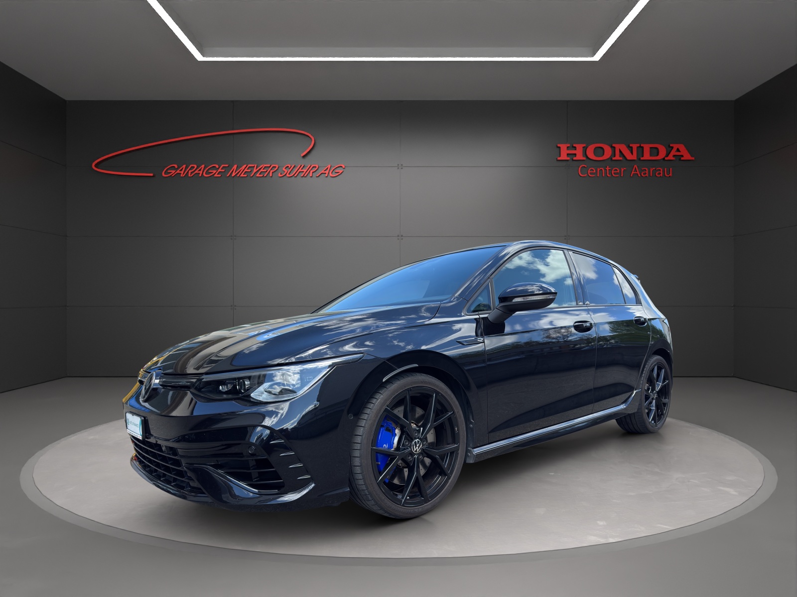 VW Golf VIII 2.0 TSI R DSG 4motion-image-2