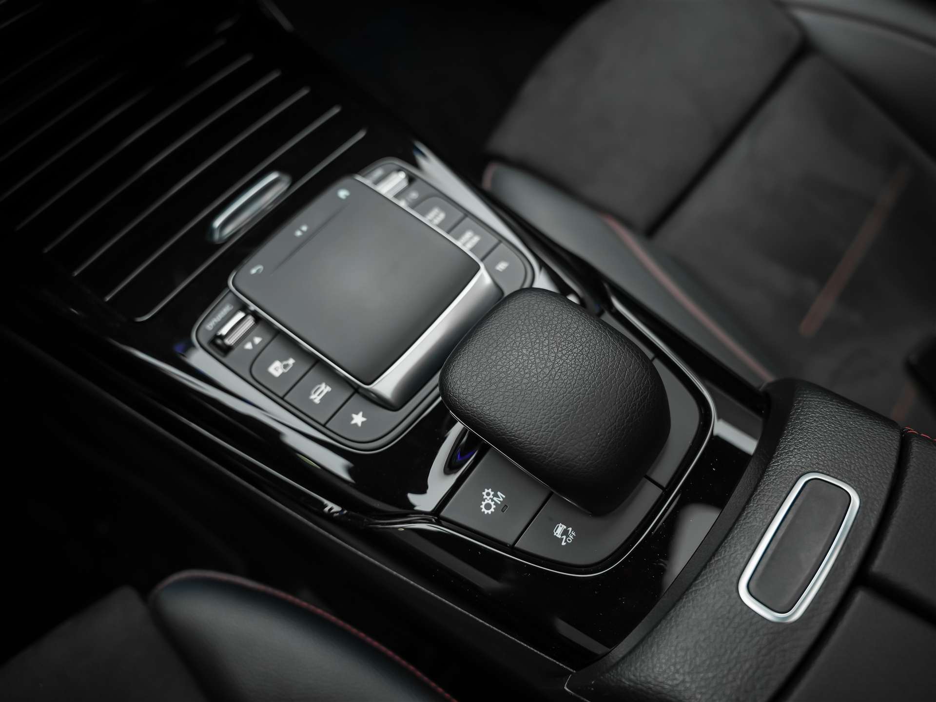 MERCEDES-BENZ CLA 45 S AMG 4Matic+ 8G-DCT *Panorama*Haed-Up*Burmester*-image-25