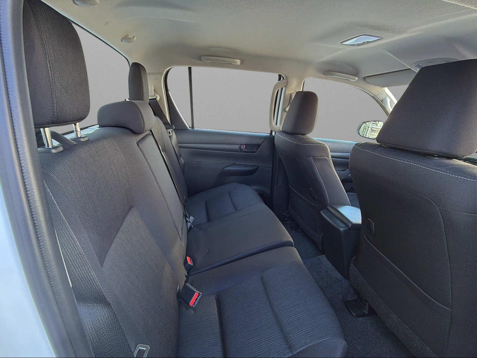 TOYOTA Hilux 2.4d Comfort Double Cab 4x4 A-image-8