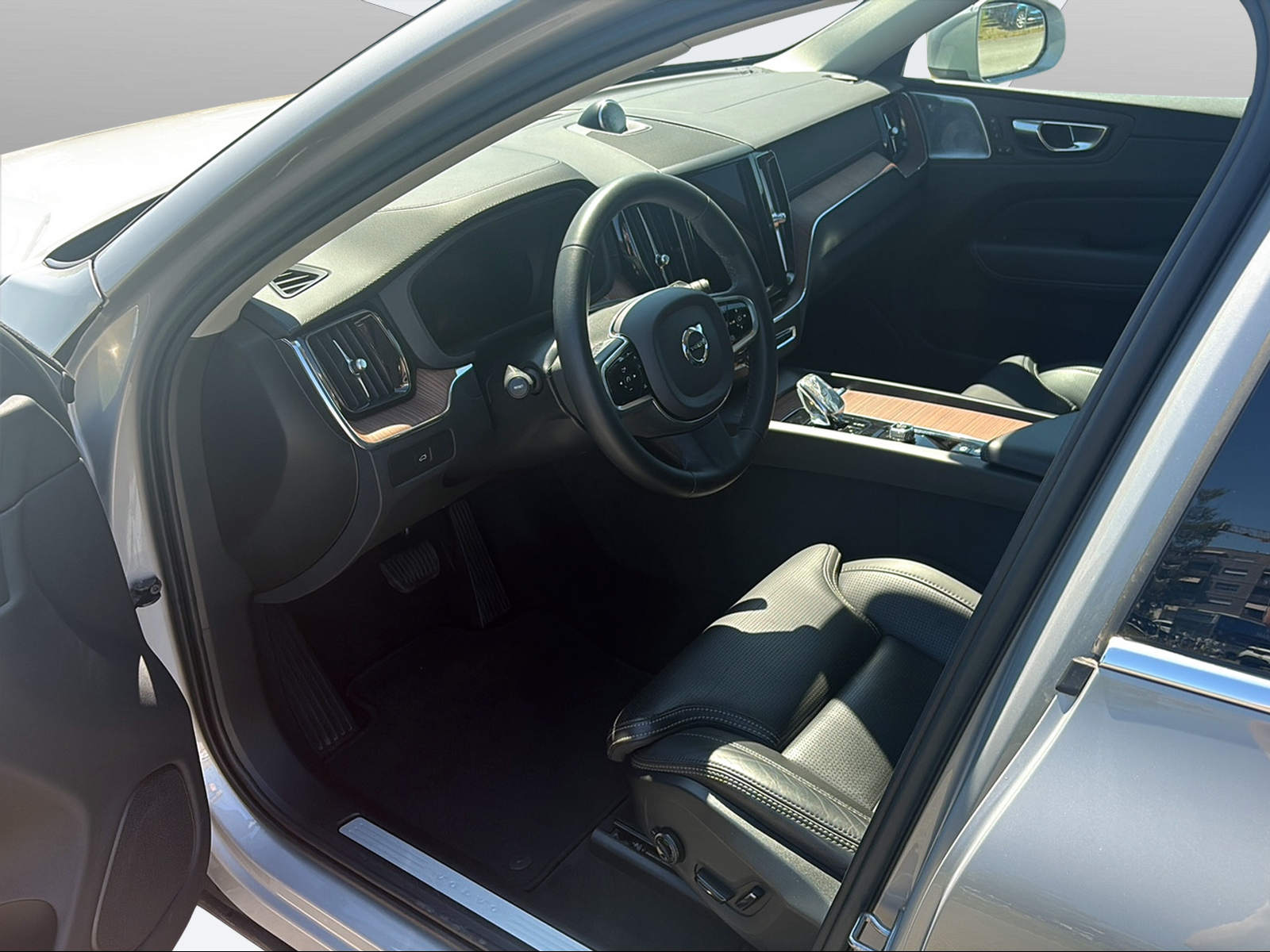 VOLVO XC60 2.0 B5 MH Ultimate Bright AWD-image-9