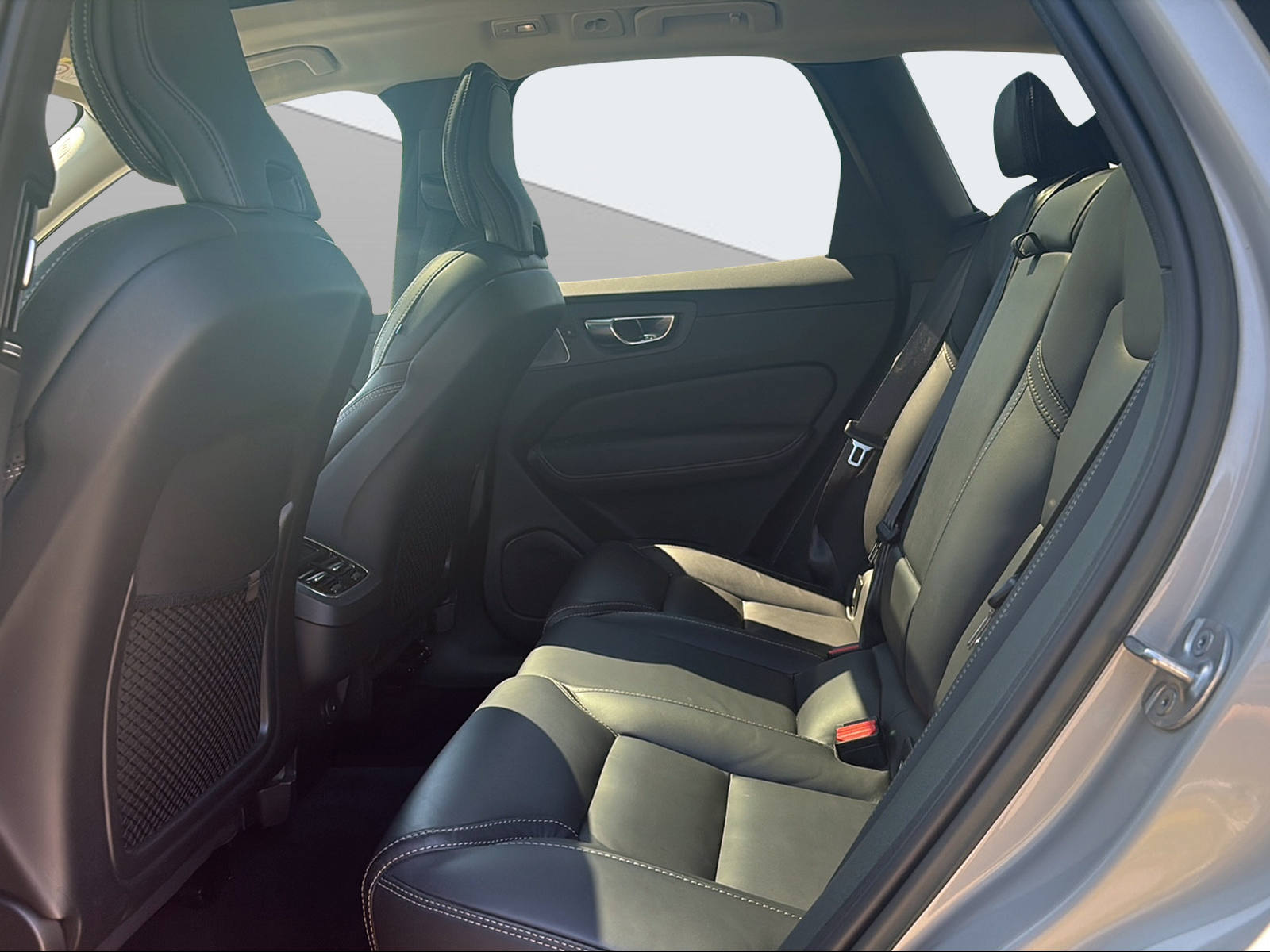 VOLVO XC60 2.0 B5 MH Ultimate Bright AWD-image-13