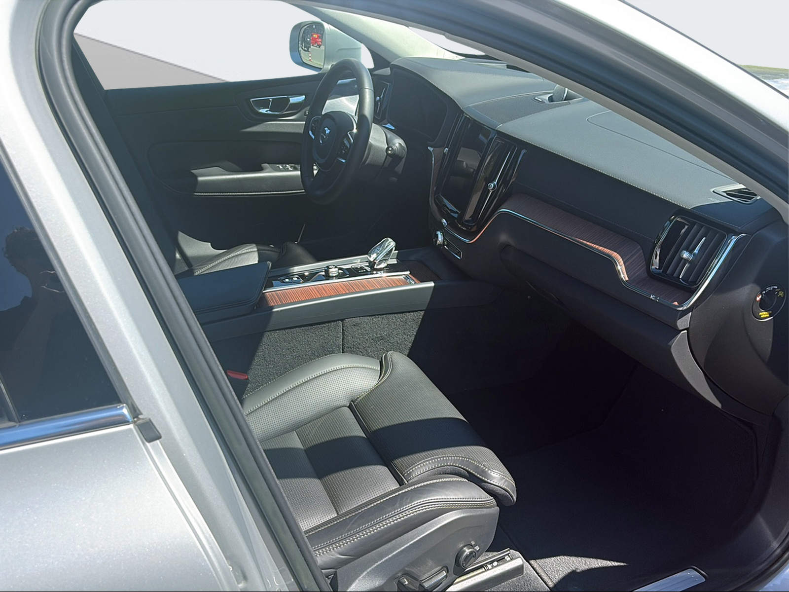 VOLVO XC60 2.0 B5 MH Ultimate Bright AWD-image-14