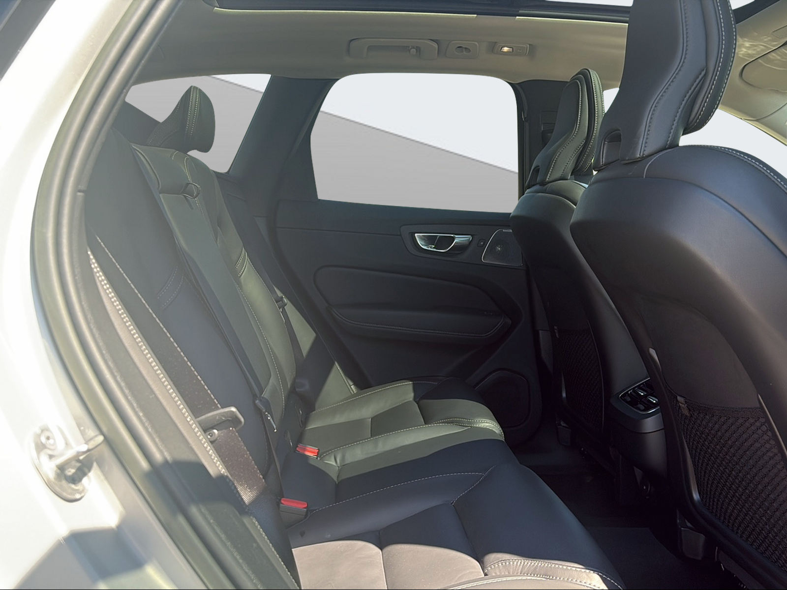 VOLVO XC60 2.0 B5 MH Ultimate Bright AWD-image-10