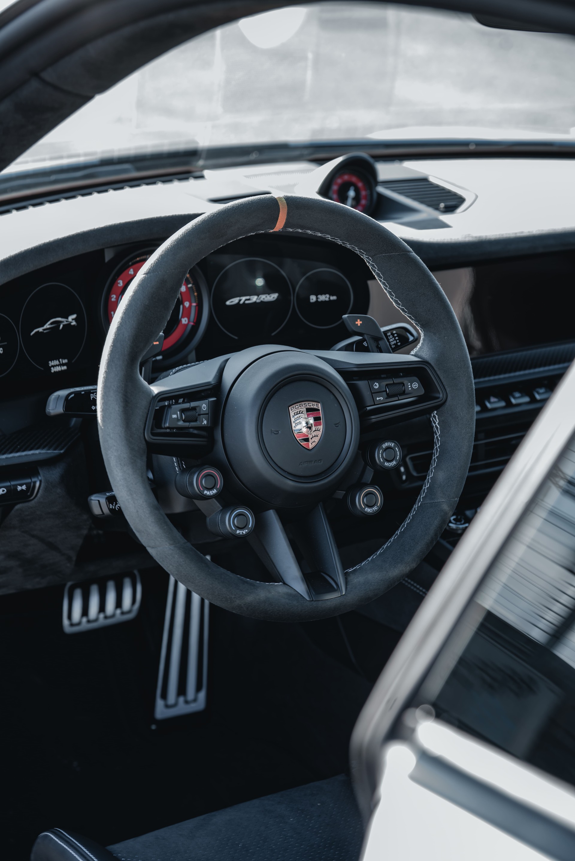 PORSCHE 911 GT3 RS-image-9