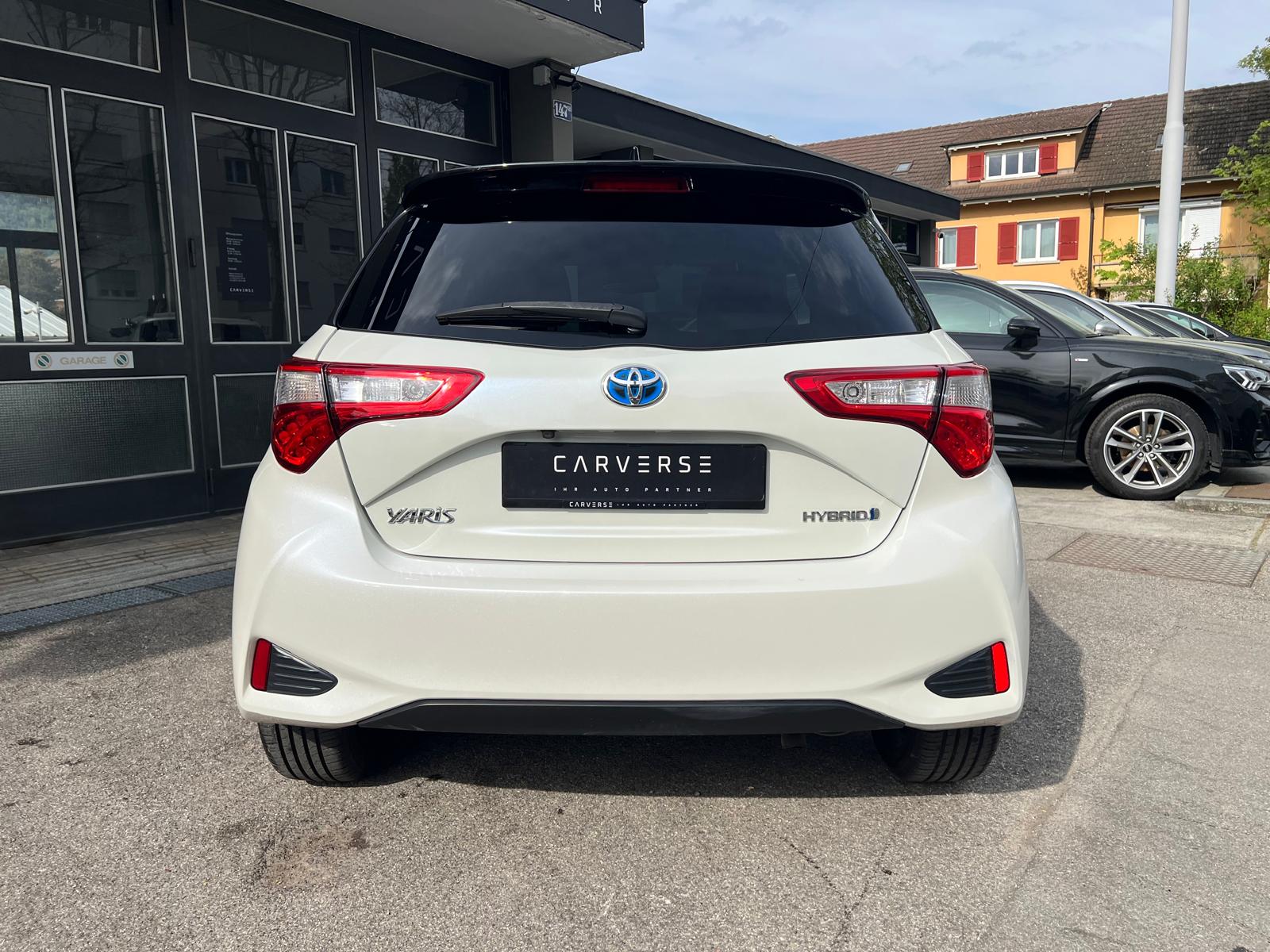 TOYOTA Yaris 1.5 VVT-i HSD Premium-image-3