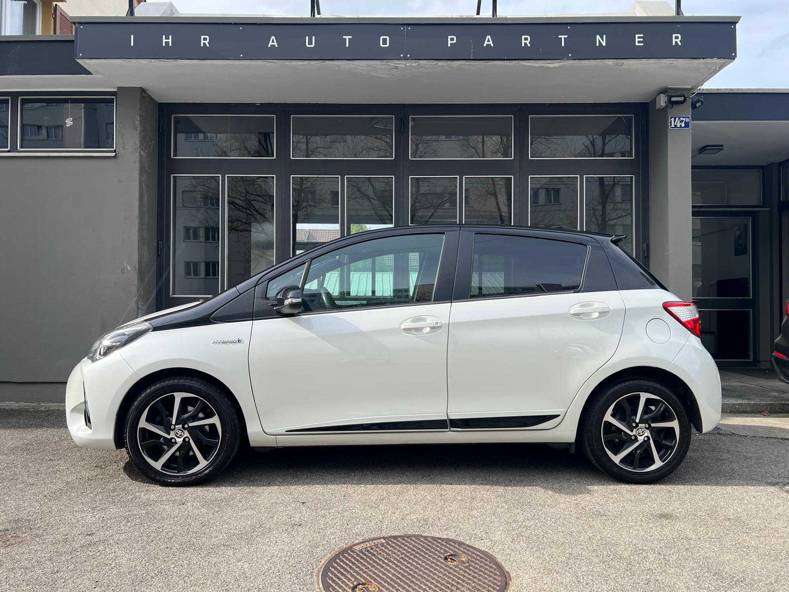TOYOTA Yaris 1.5 VVT-i HSD Premium-image-2