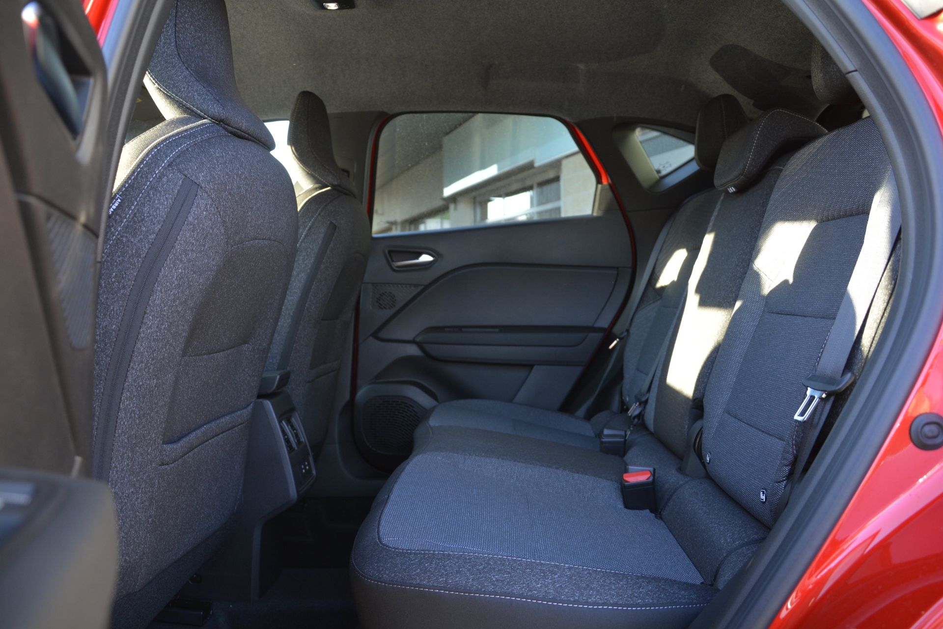 RENAULT CAPTUR techno full hybrid E-Tech 160-image-5