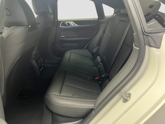 BMW i4 xDrive 40 M Sport Pro-image-9