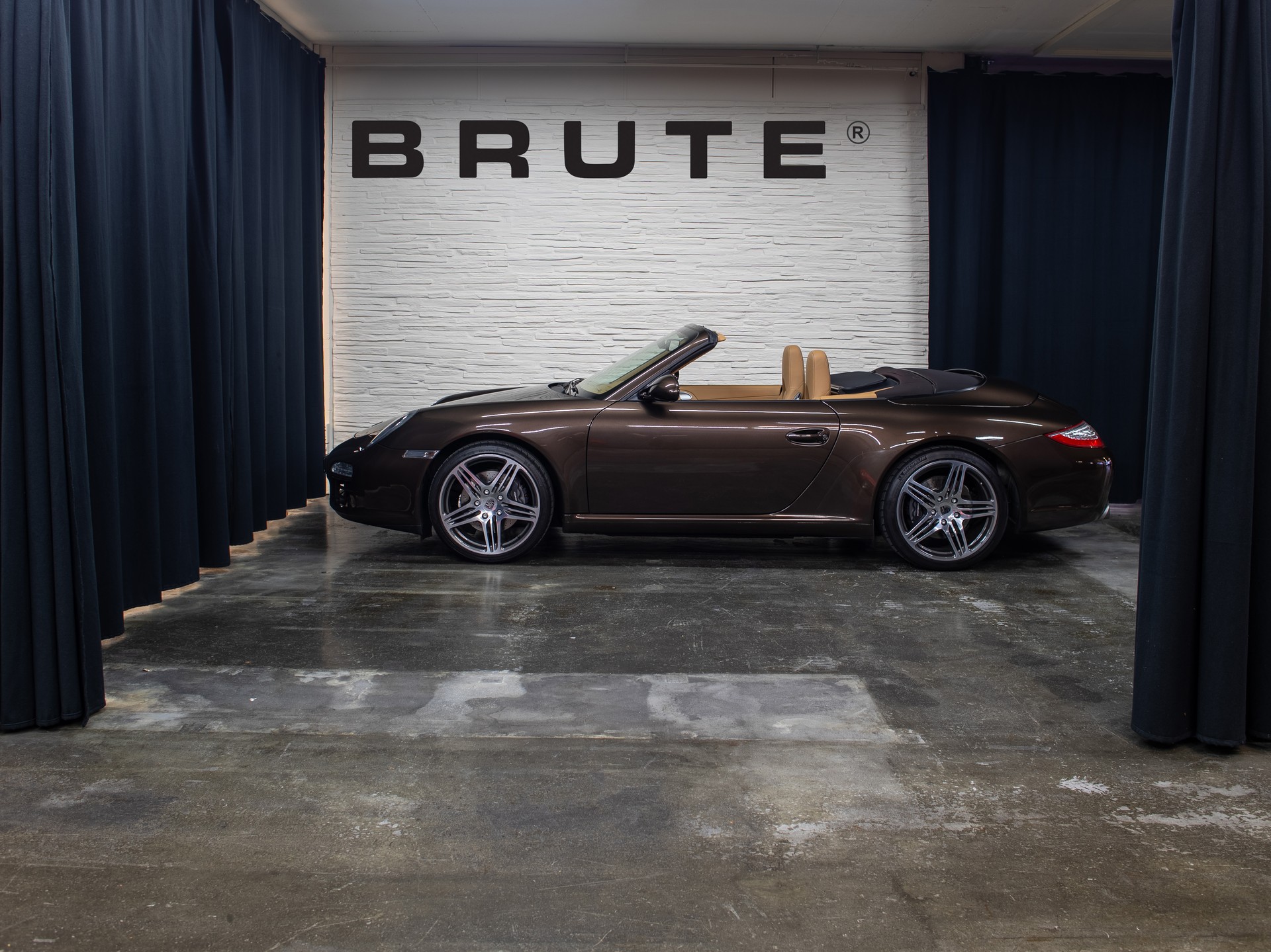 PORSCHE 911 (997.2) Cabriolet - 1. Hand | Porsche Classic-image-1
