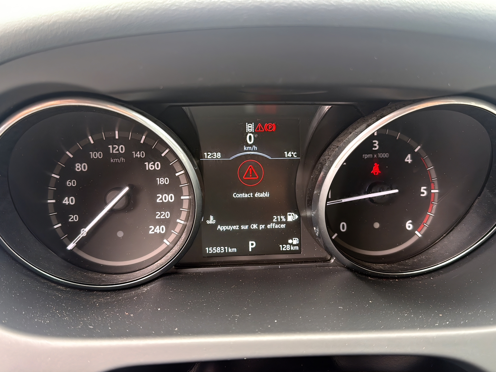 LAND ROVER Discovery Sport 2.0 TD4 HSE AT9-image-14
