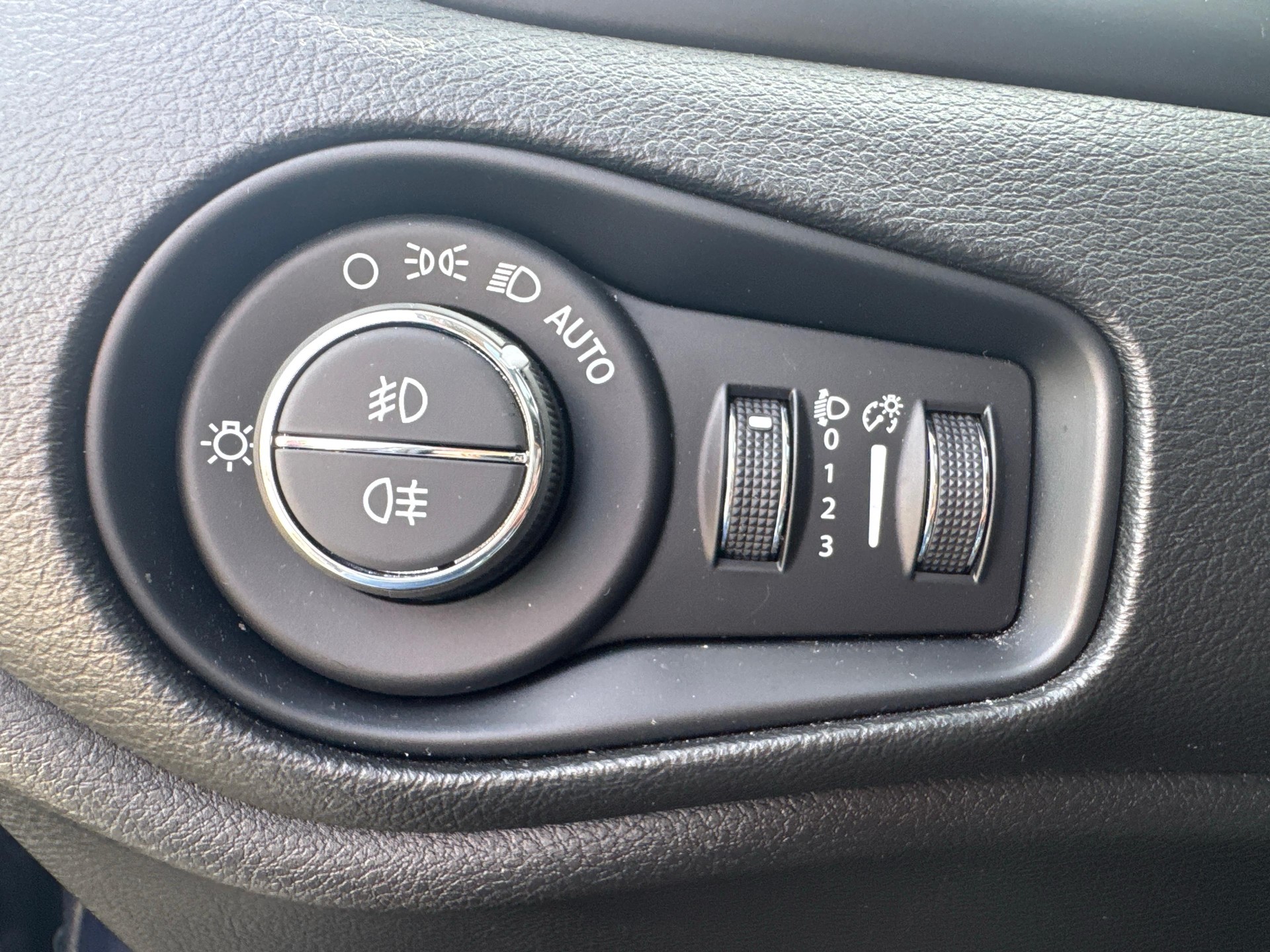 JEEP Renegade 1.5 Turbo S-image-17