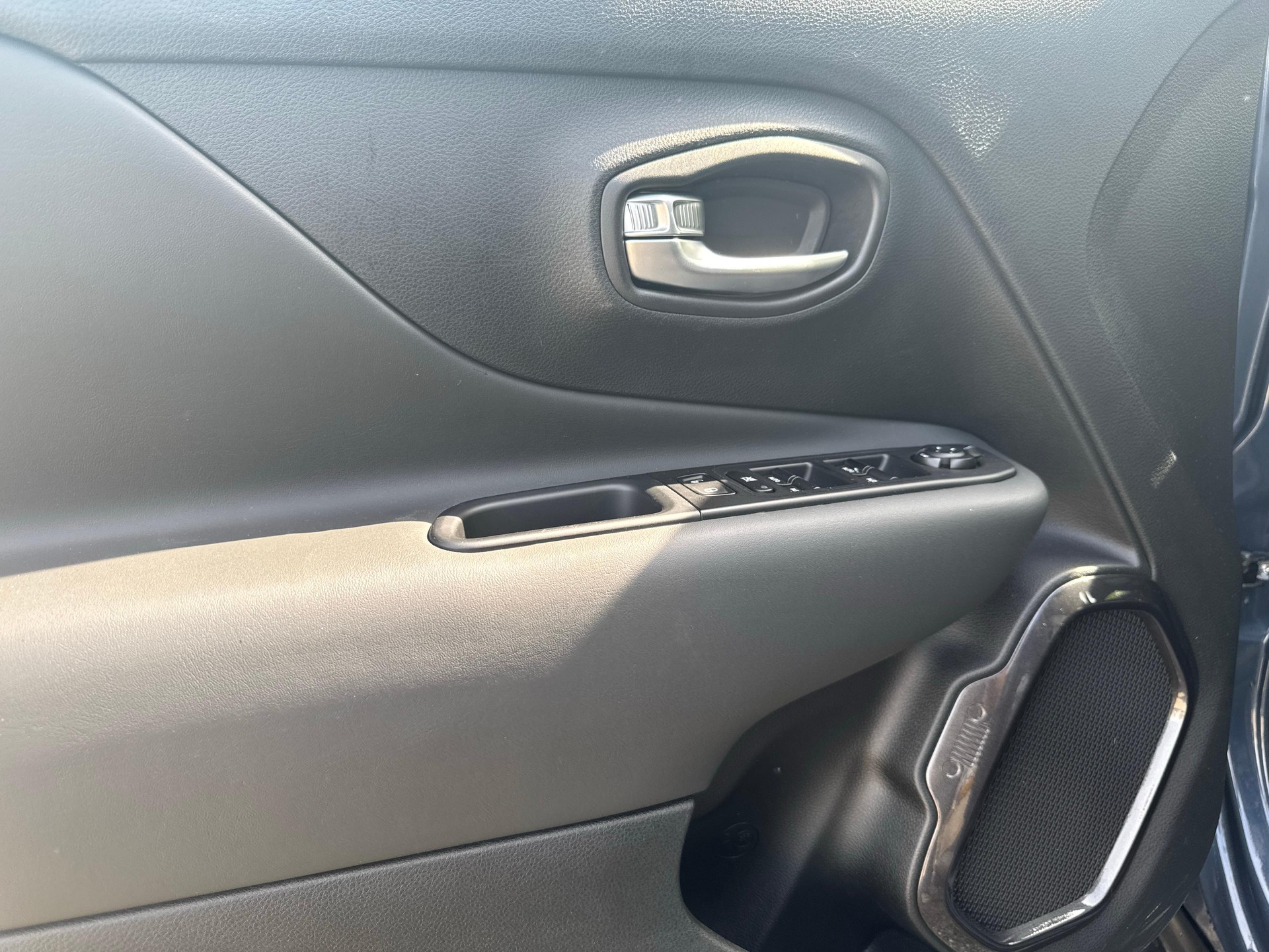 JEEP Renegade 1.5 Turbo S-image-16