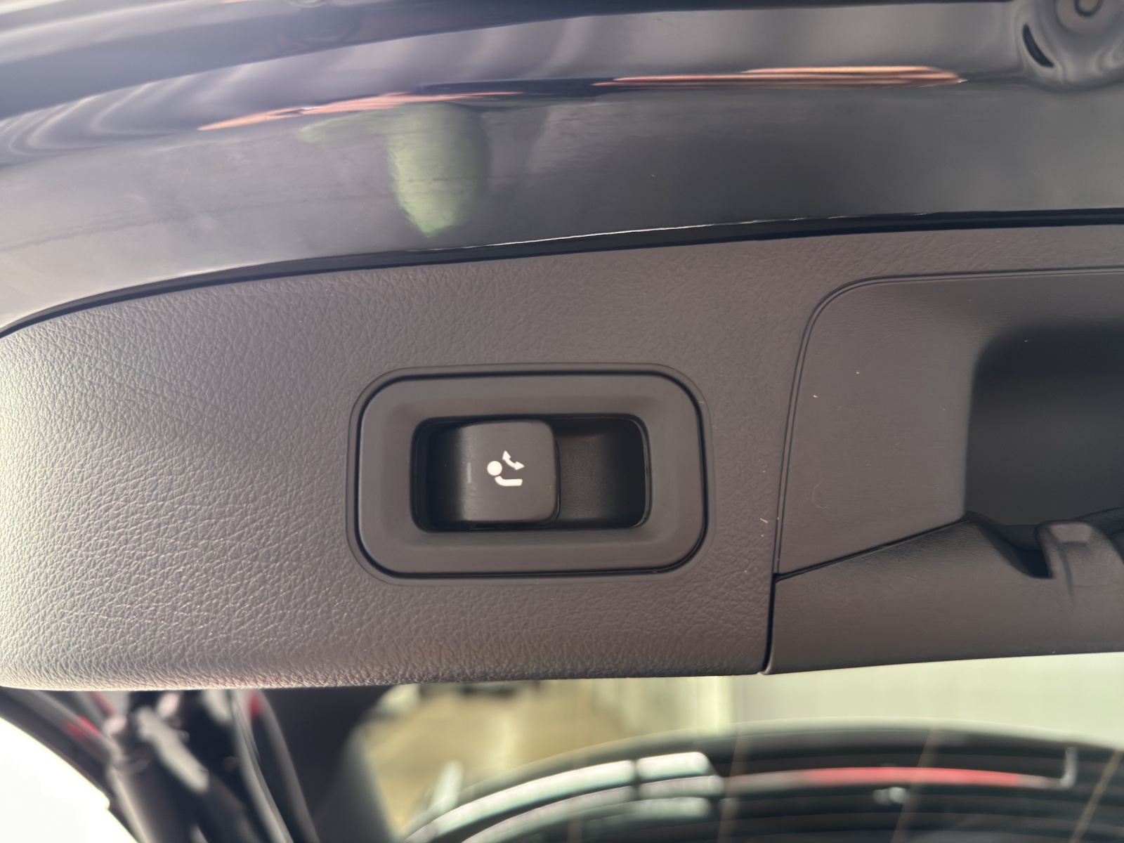 MERCEDES-BENZ GLA 220 d AMG Line 4Matic Swiss Star-image-12