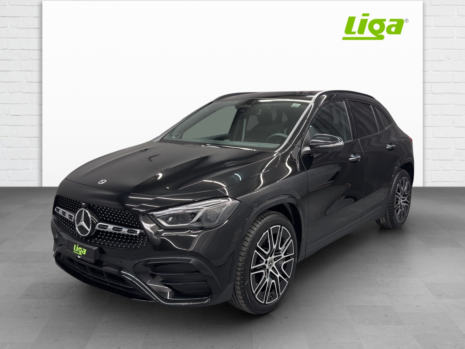 MERCEDES-BENZ GLA 220 d AMG Line 4Matic Swiss Star-showroom-element-1