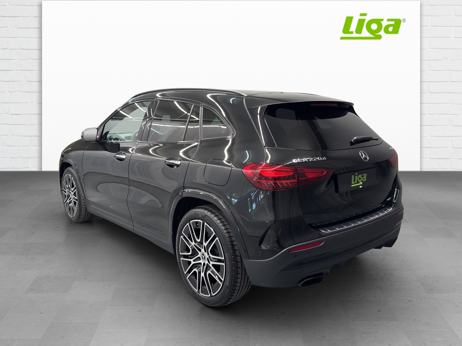MERCEDES-BENZ GLA 220 d AMG Line 4Matic Swiss Star-showroom-element-3