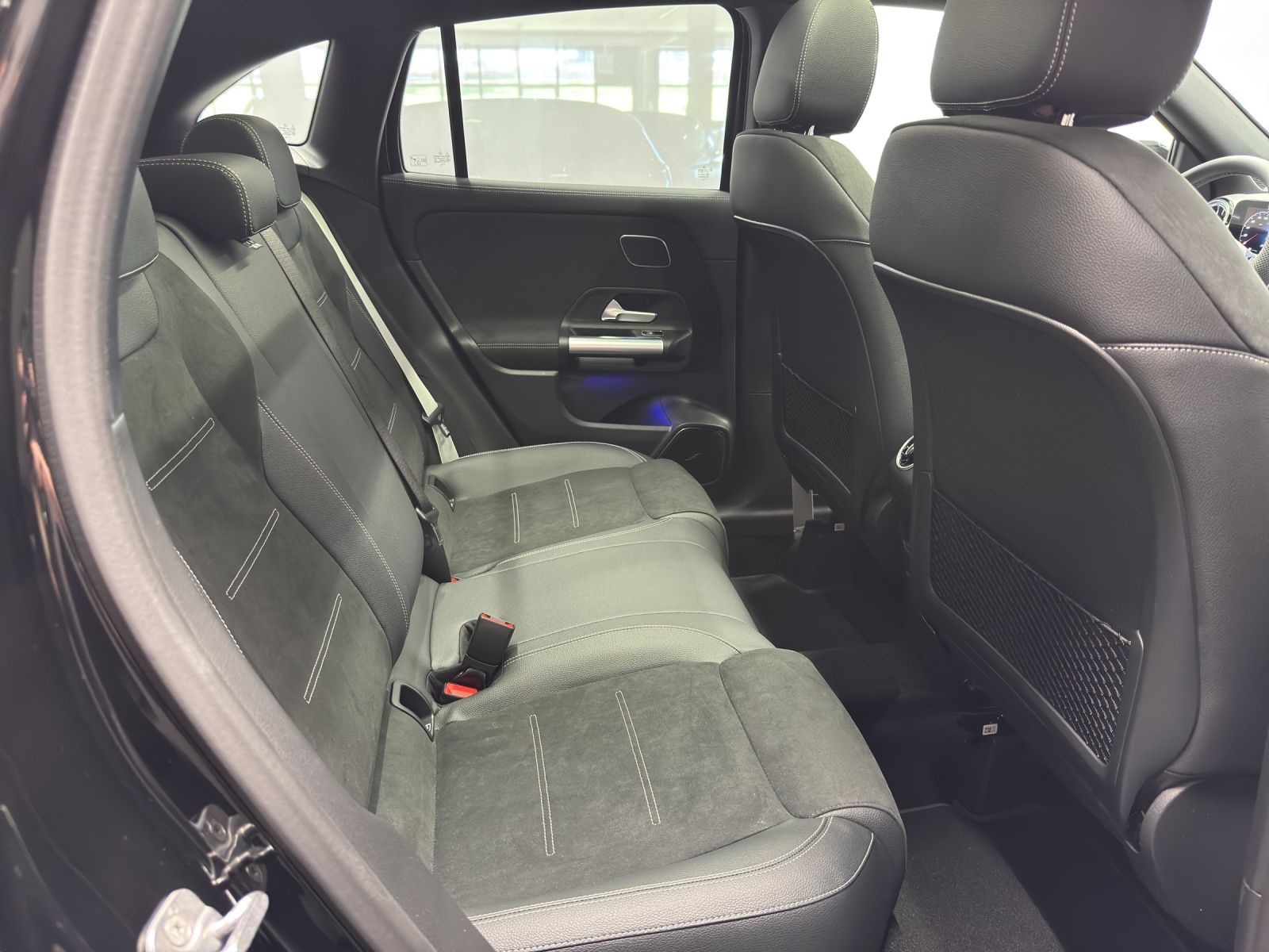 MERCEDES-BENZ GLA 220 d AMG Line 4Matic Swiss Star-image-9