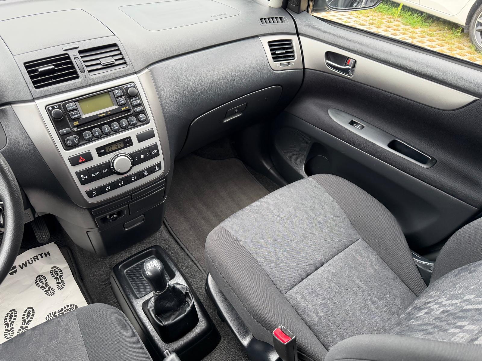 TOYOTA Avensis Verso 2.0 VVT-i Linea Terra-image-12