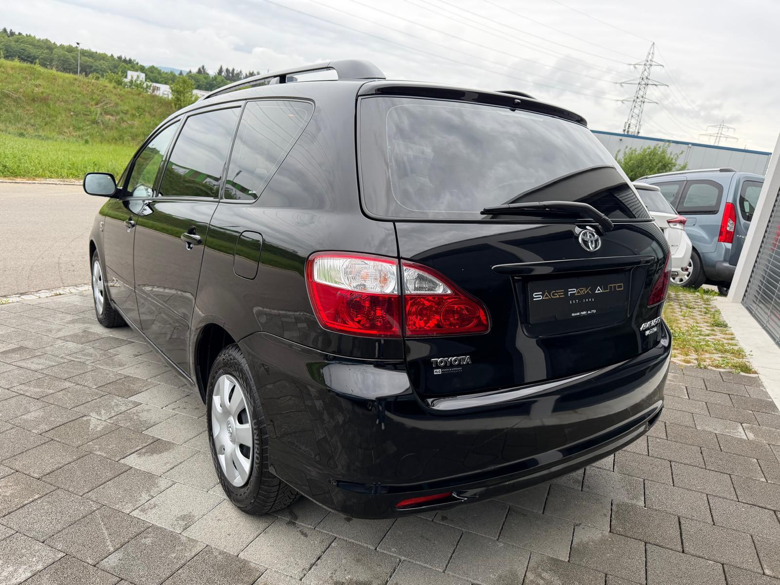 TOYOTA Avensis Verso 2.0 VVT-i Linea Terra-showroom-element-3