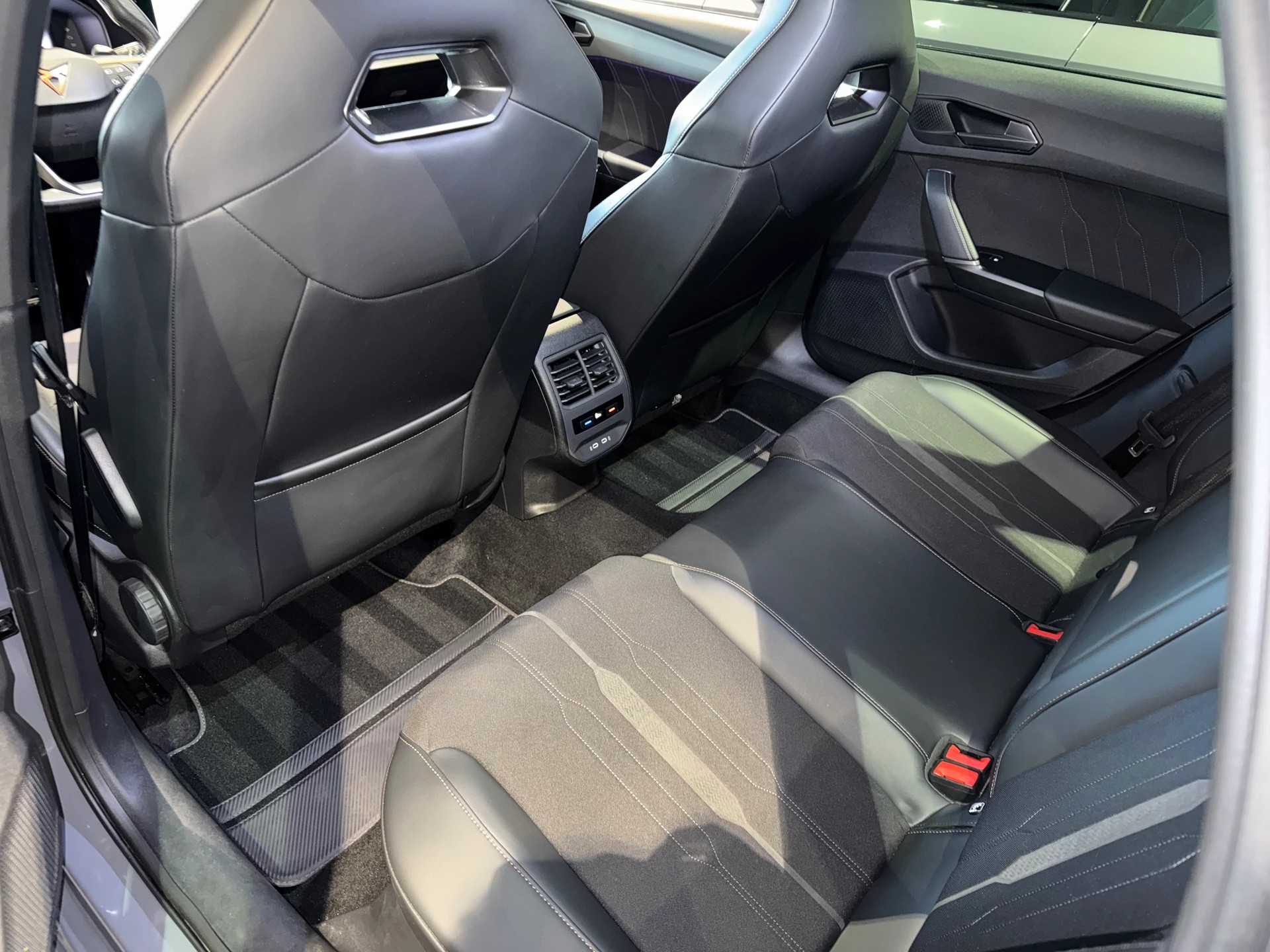 CUPRA LEON ST 1.4 e-HYBRID pHEV DSG-image-10