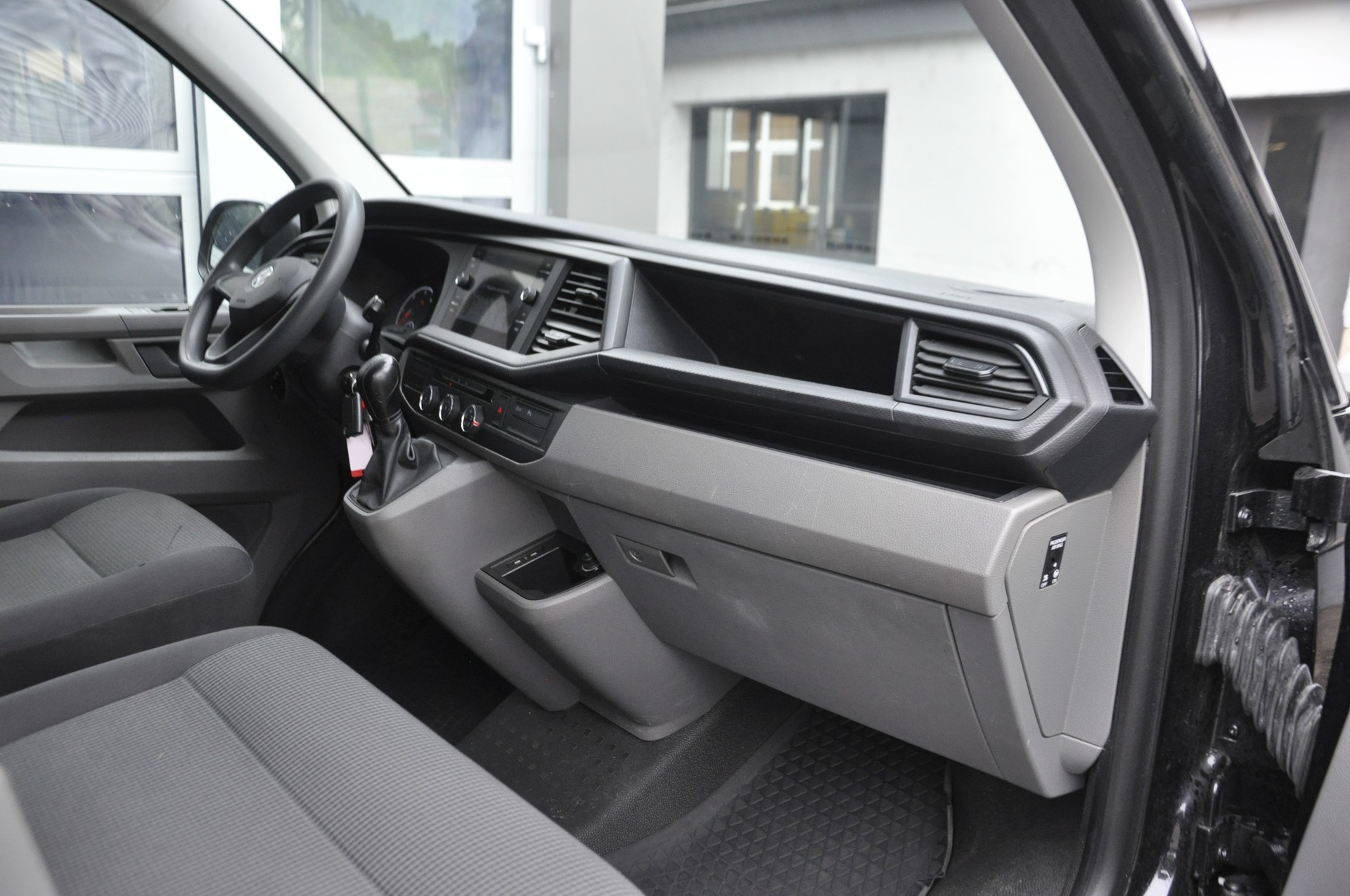VW T6.1 2.0 TDI DSG-image-6