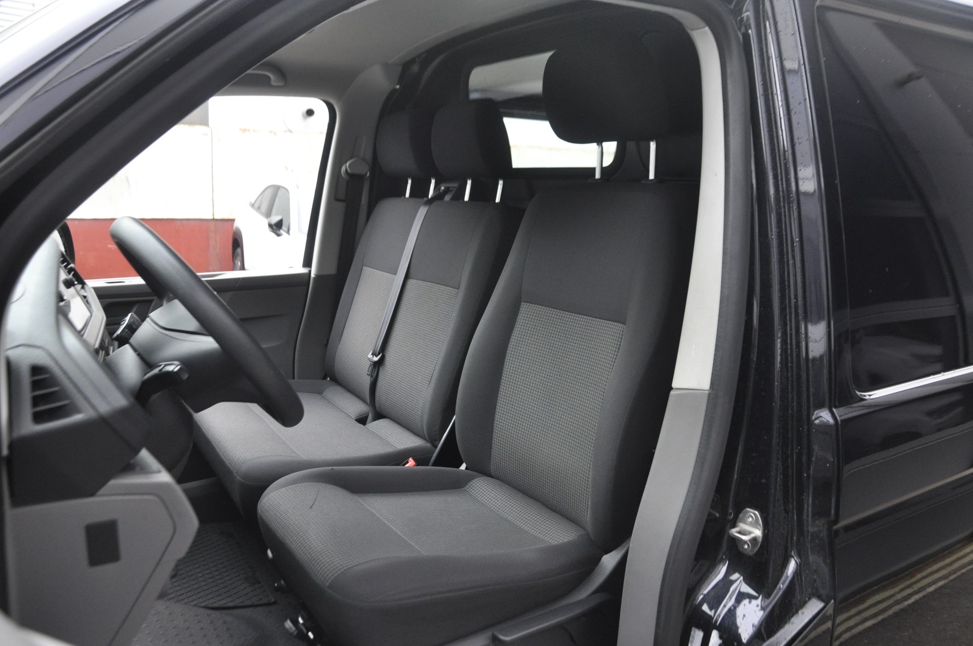 VW T6.1 2.0 TDI DSG-image-5