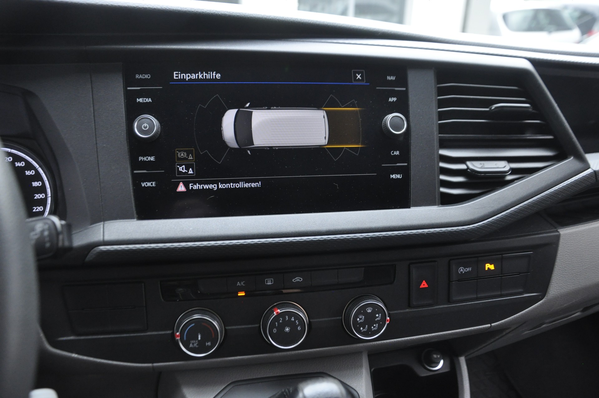 VW T6.1 2.0 TDI DSG-image-9