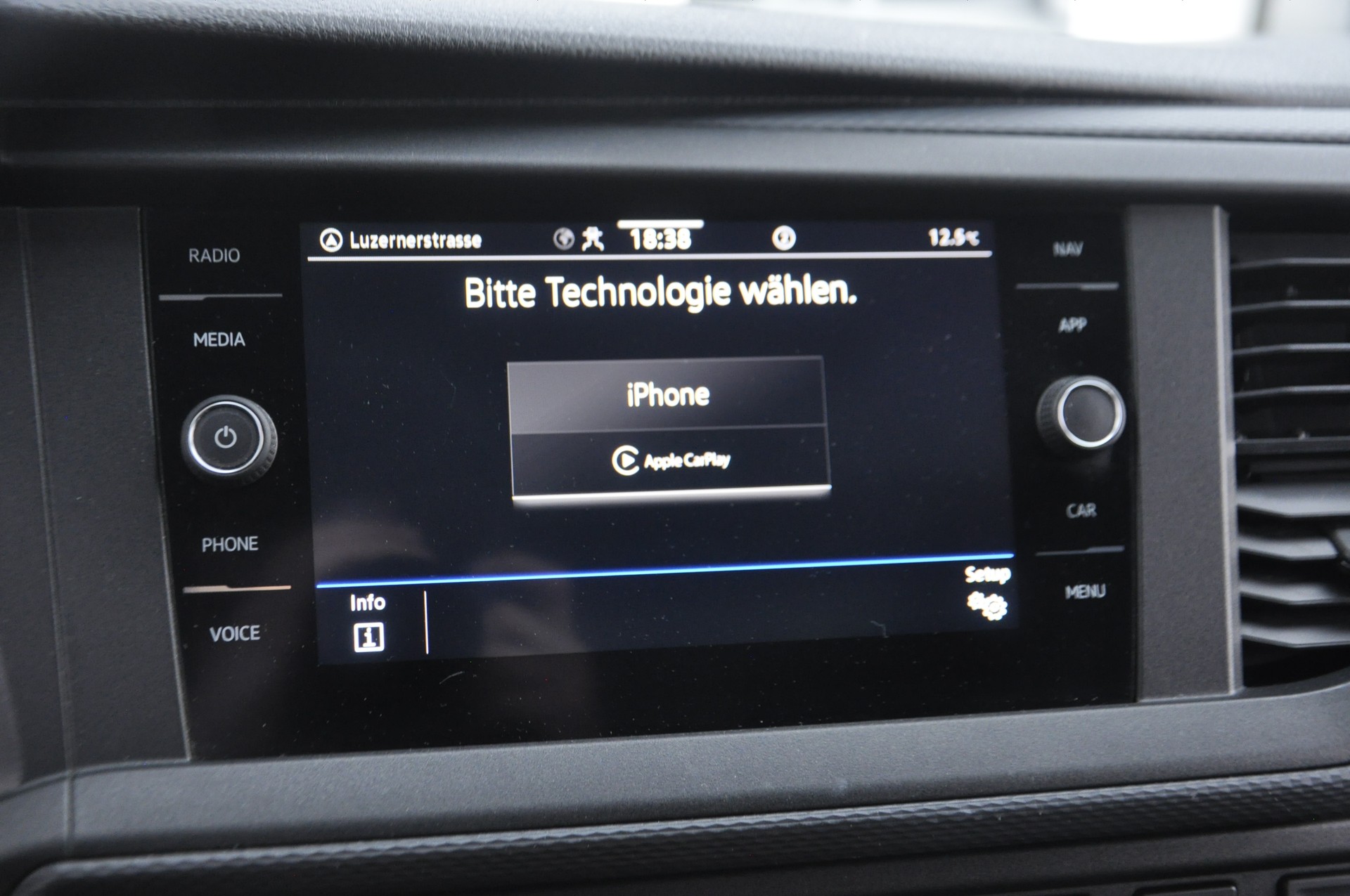 VW T6.1 2.0 TDI DSG-image-12