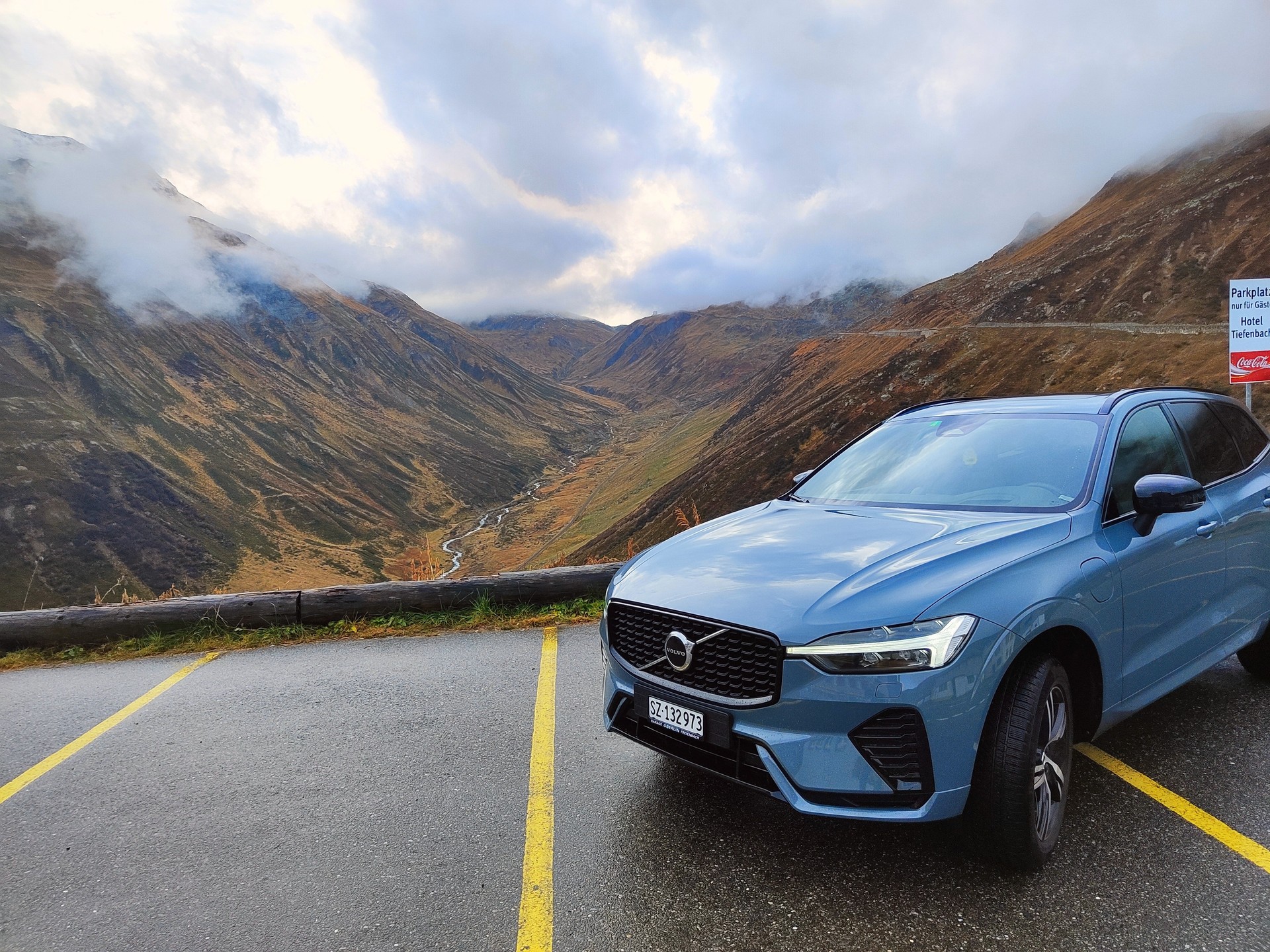 VOLVO 2.0 T8 TE R-Design eAWD-image-4