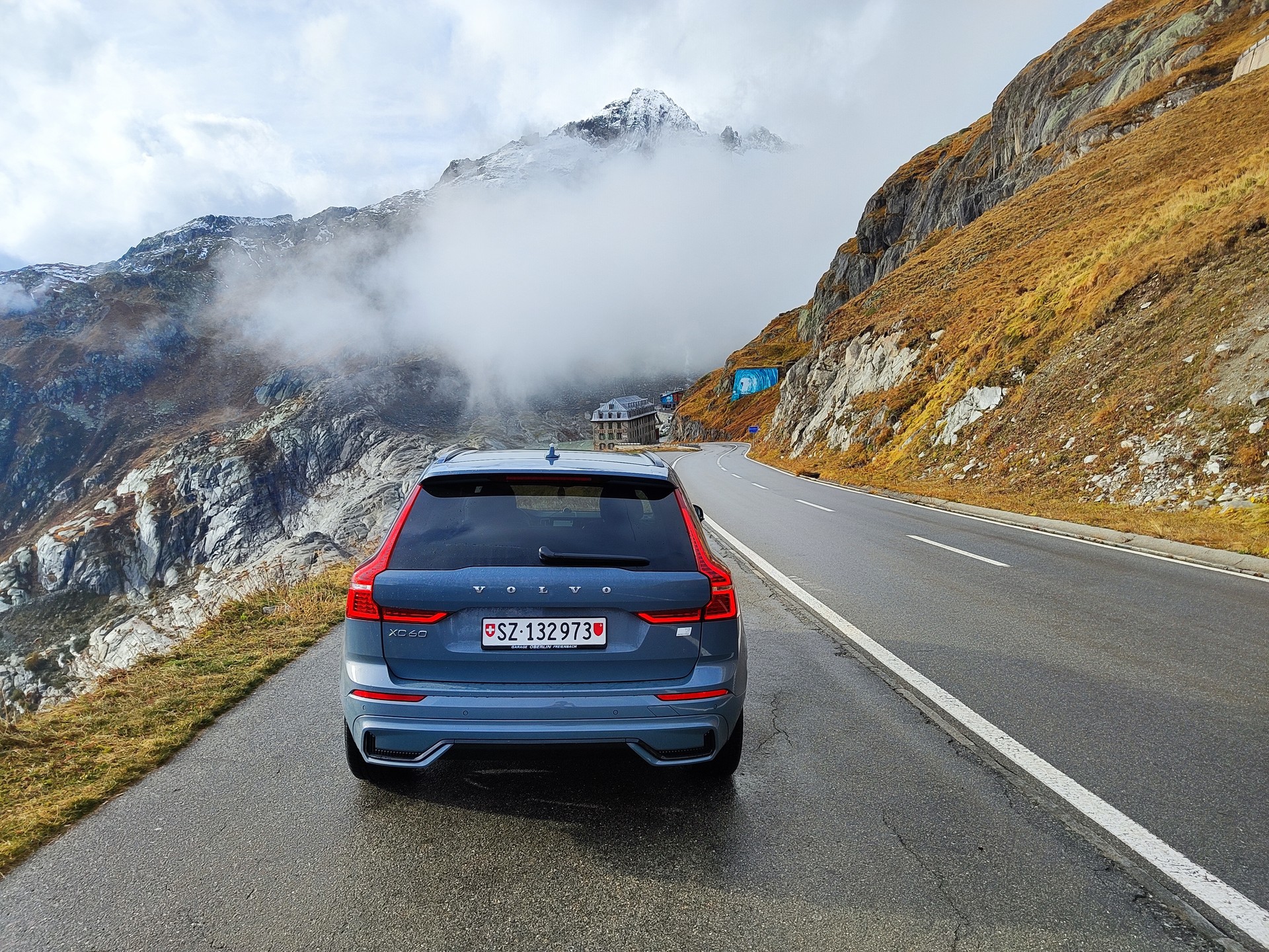 VOLVO 2.0 T8 TE R-Design eAWD-image-2