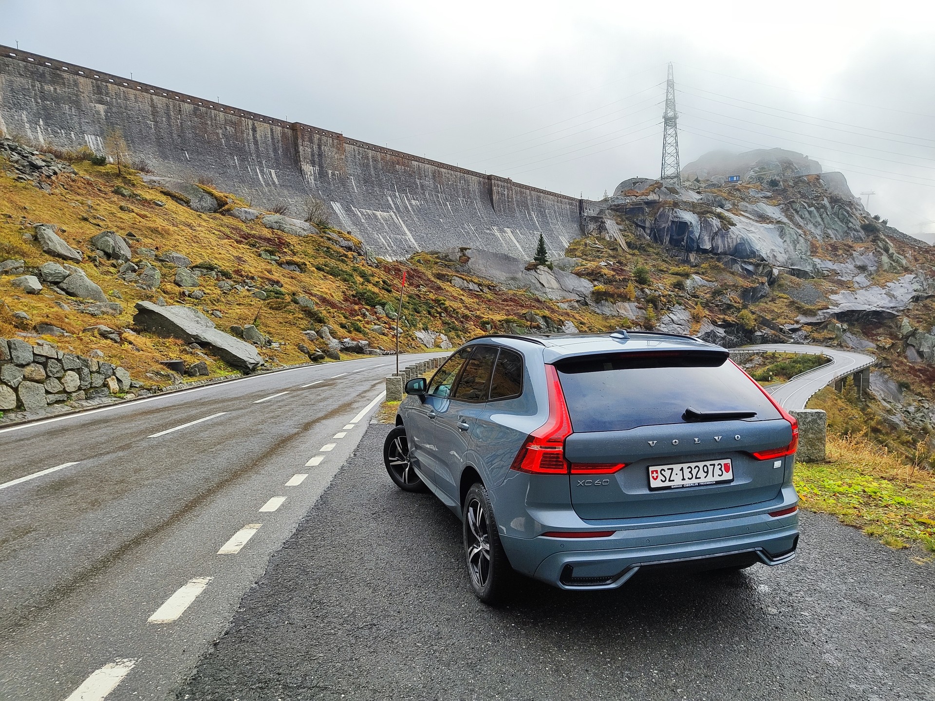 VOLVO 2.0 T8 TE R-Design eAWD-image-1