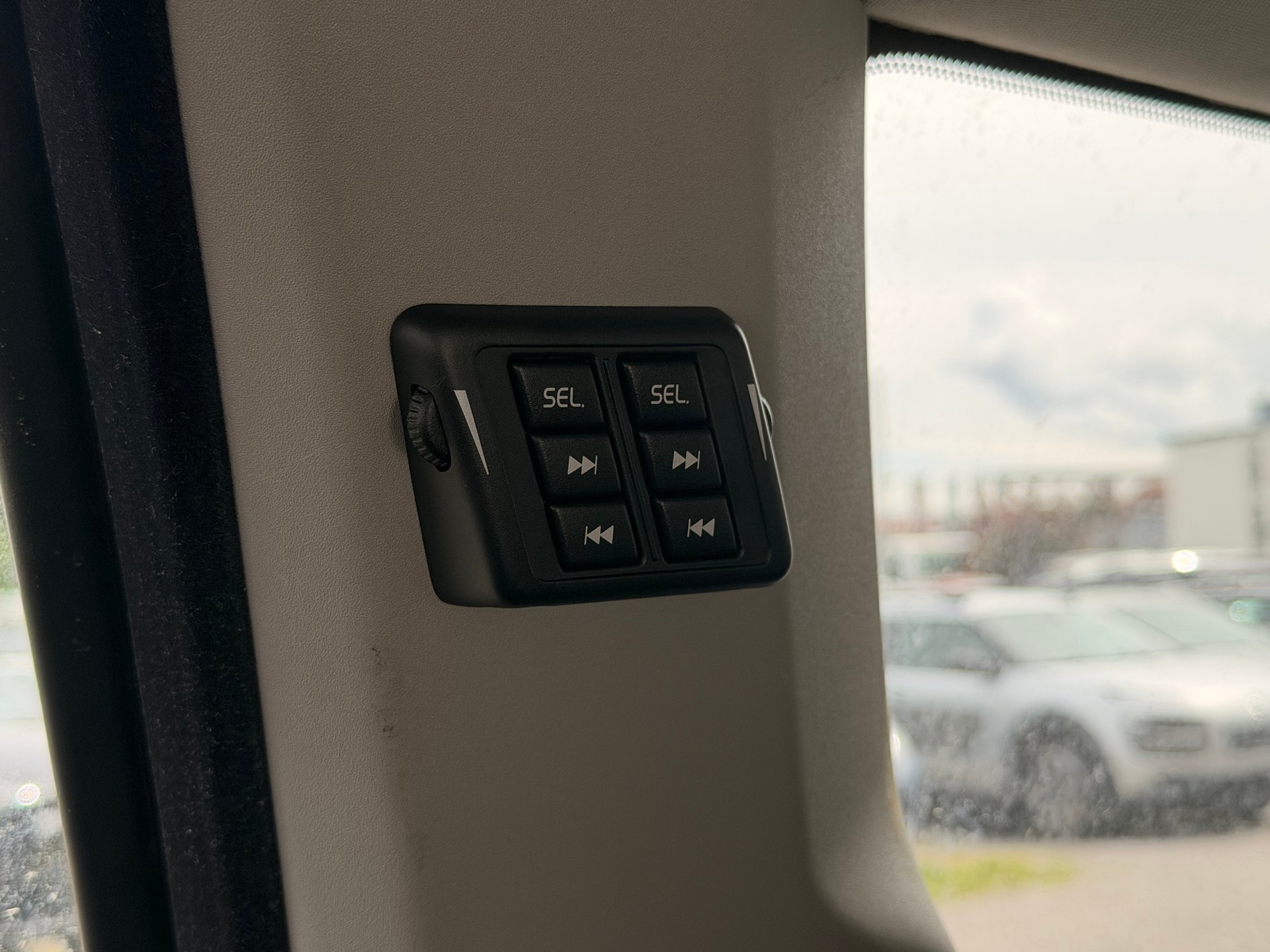 VOLVO XC90 2.5T AWD Momentum-image-10