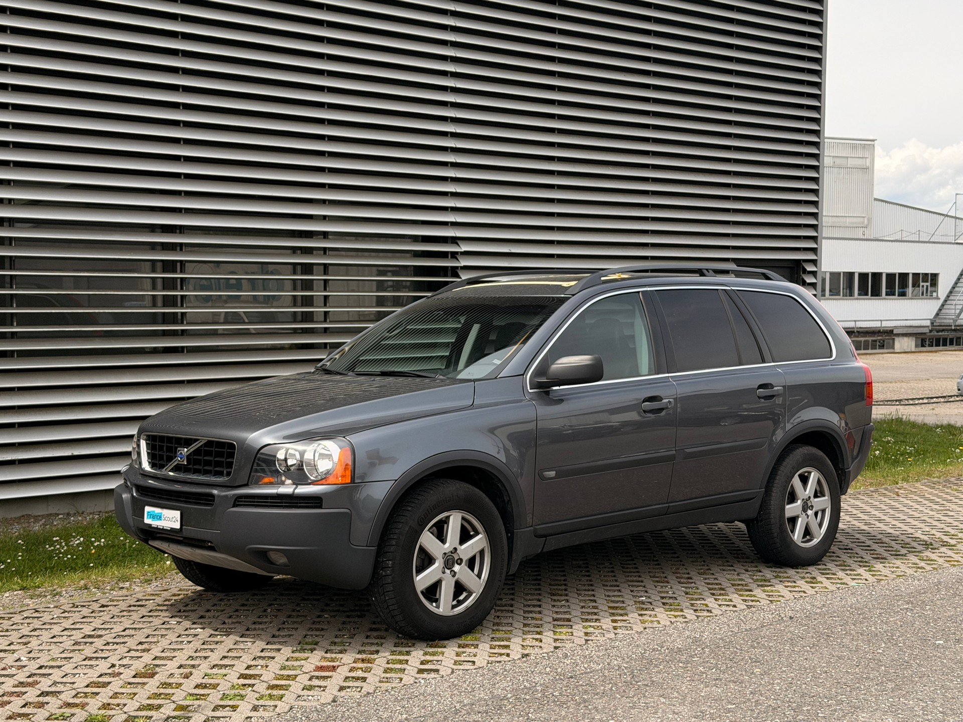 VOLVO XC90 2.5T AWD Momentum-image-3
