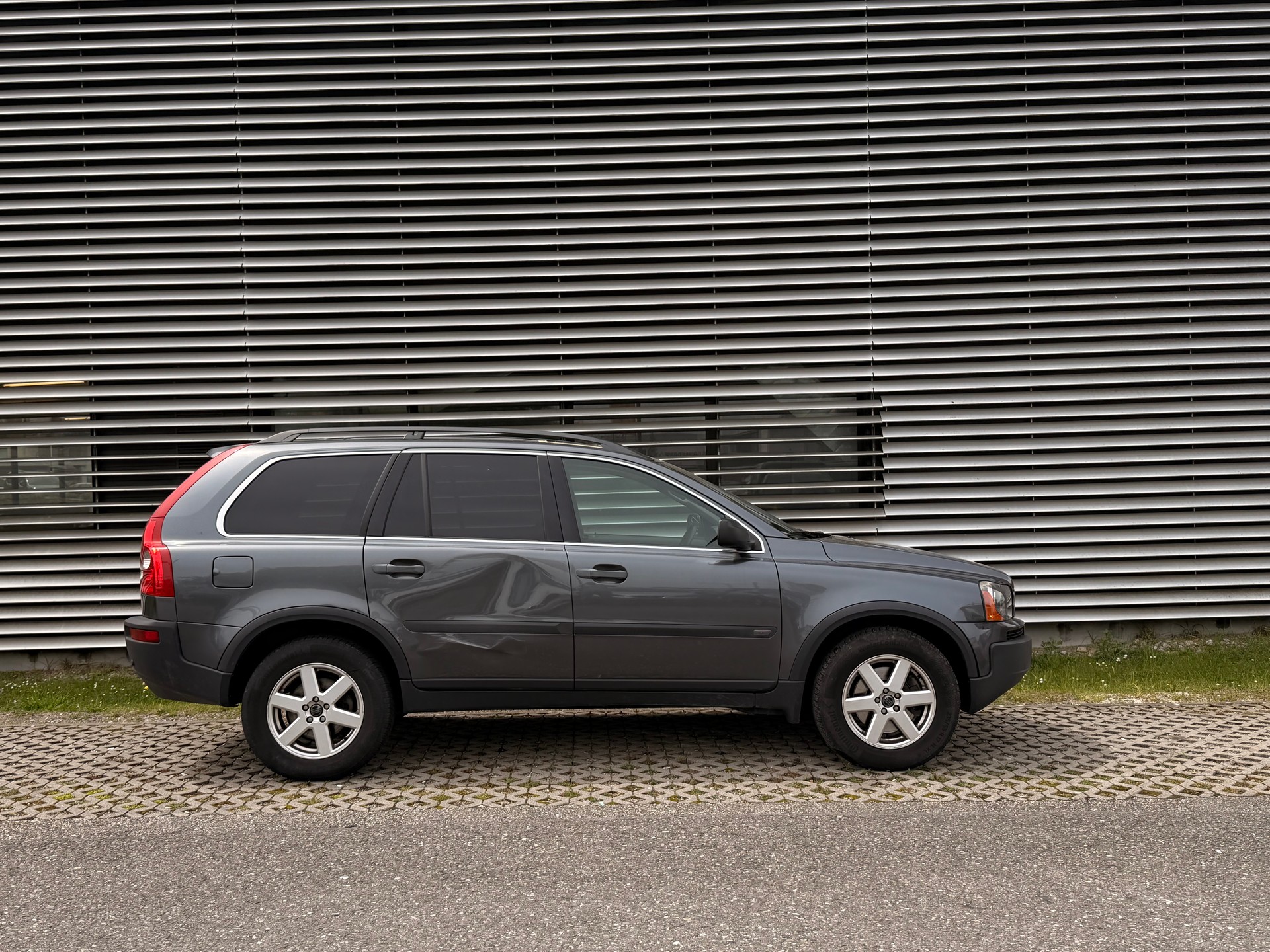 VOLVO XC90 2.5T AWD Momentum-image-5
