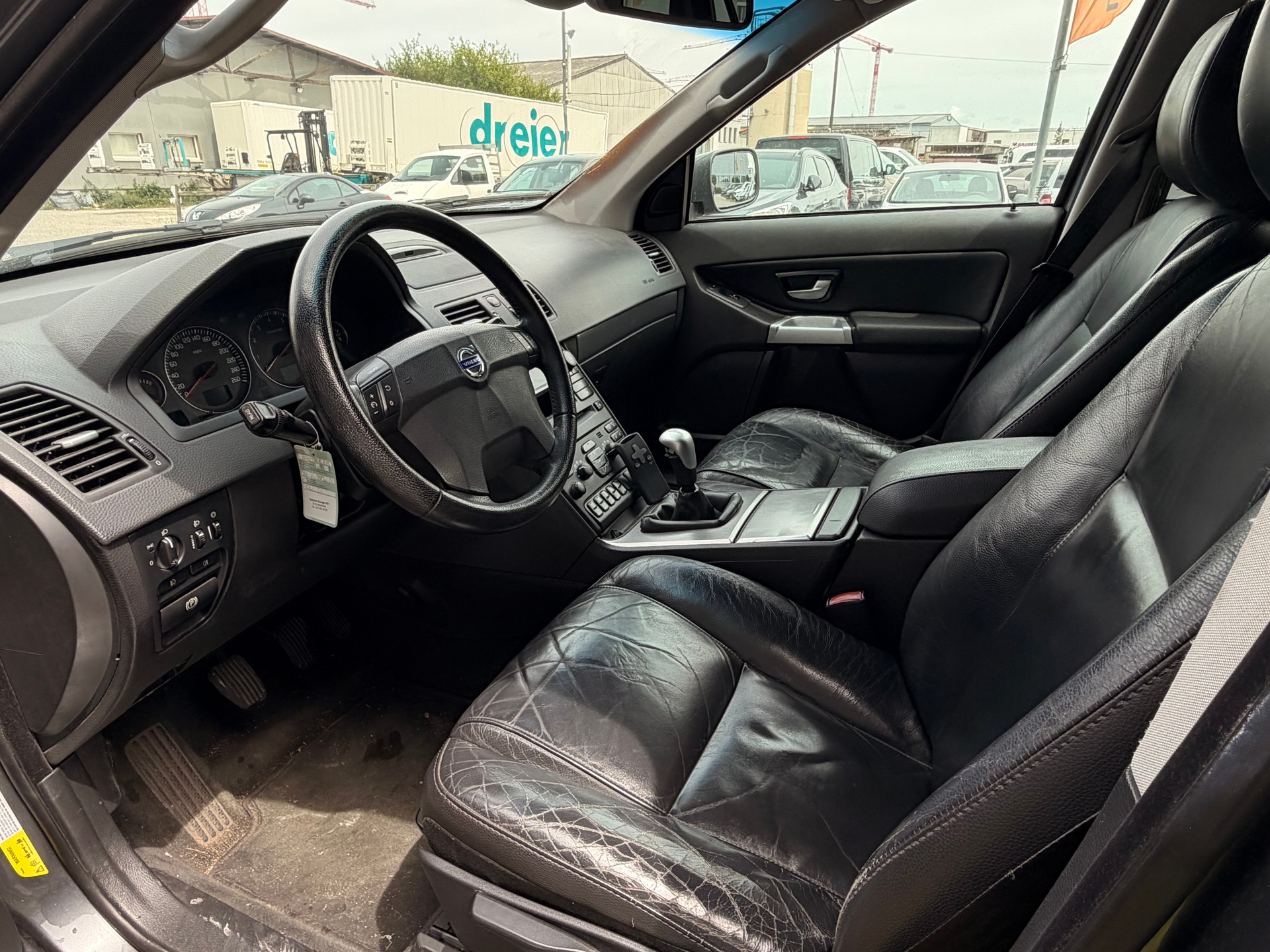 VOLVO XC90 2.5T AWD Momentum-image-8