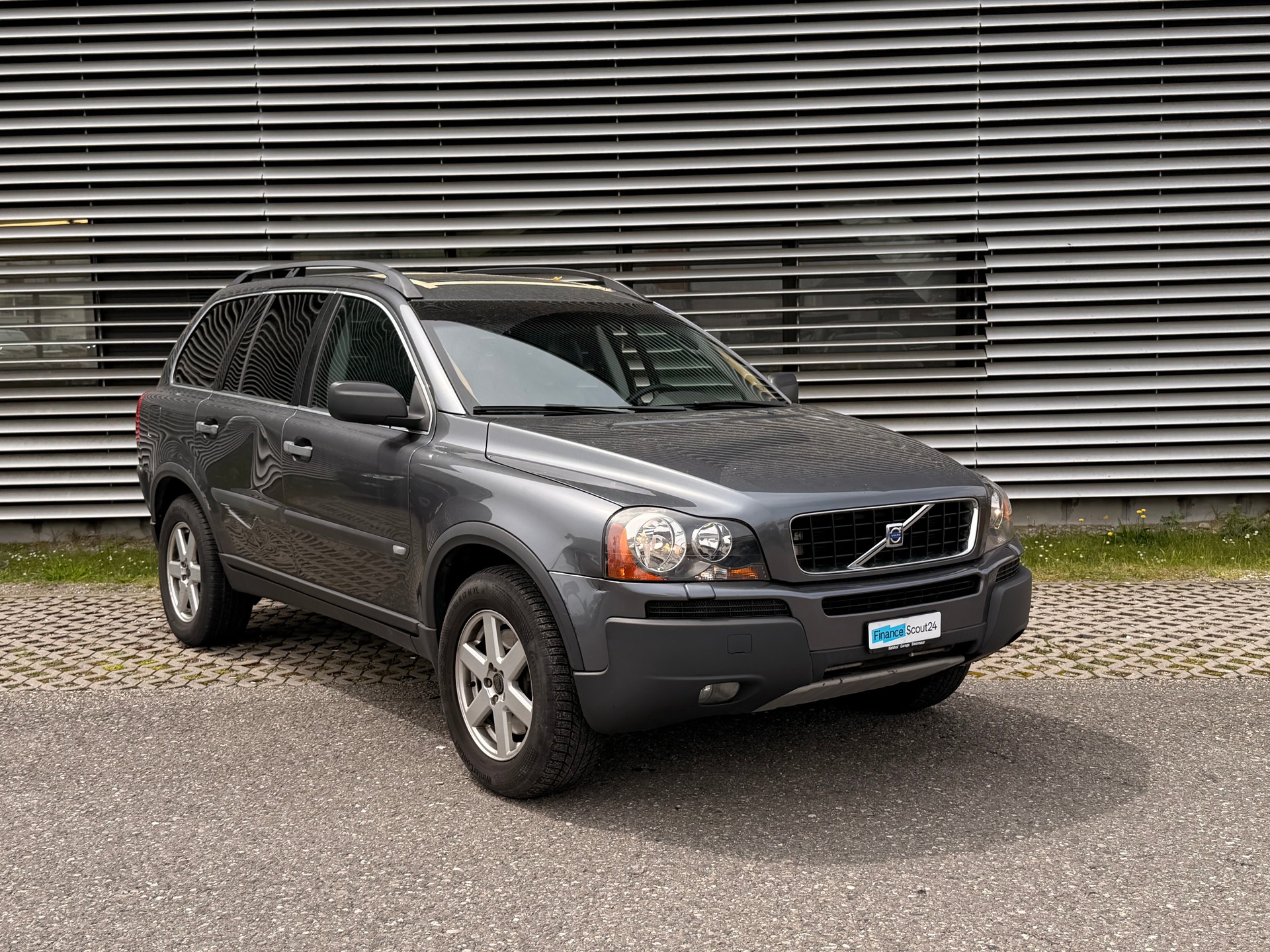 VOLVO XC90 2.5T AWD Momentum-image-0