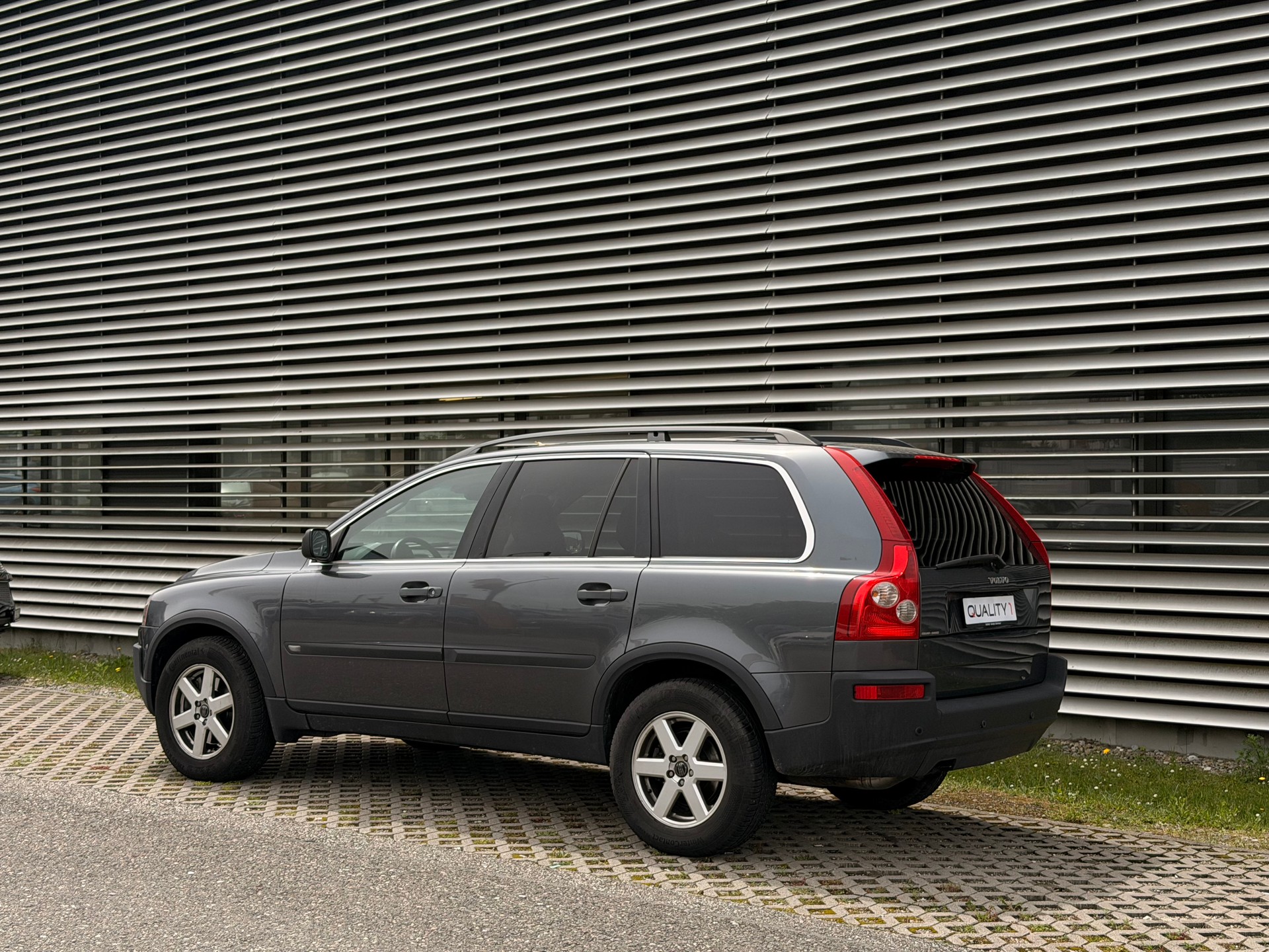 VOLVO XC90 2.5T AWD Momentum-image-1